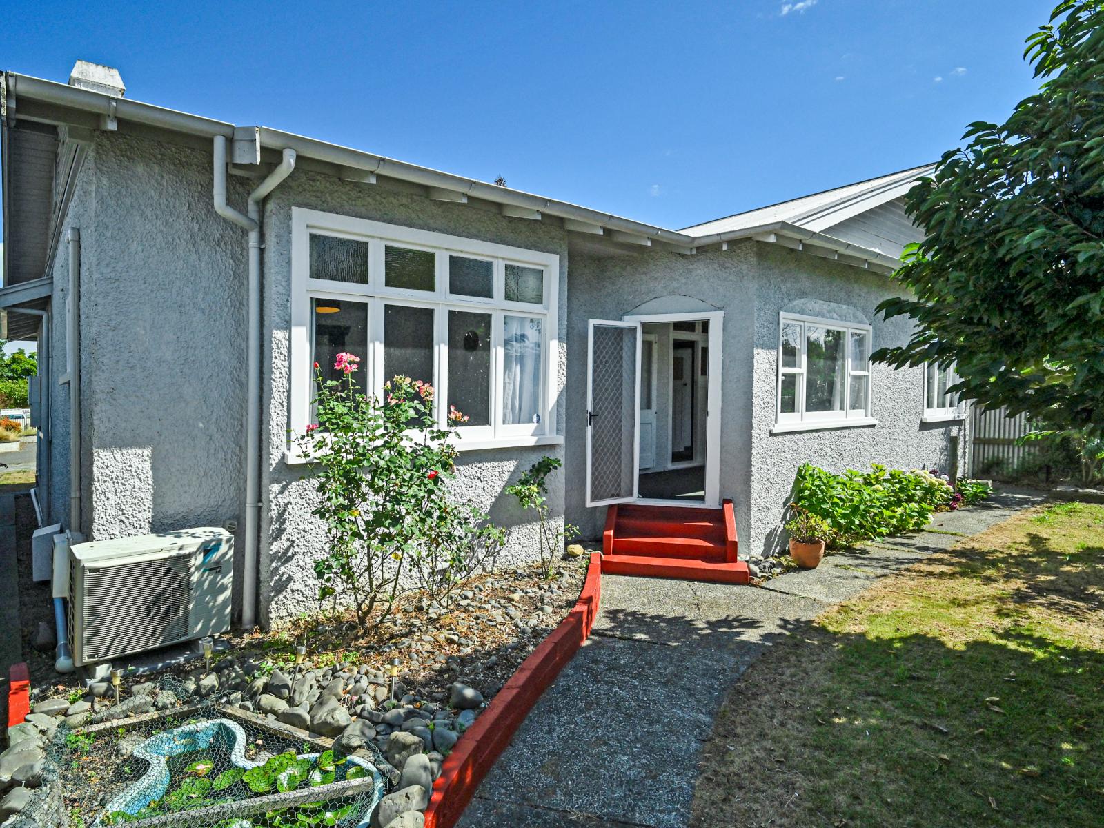 400 Nelson Street North, Hastings