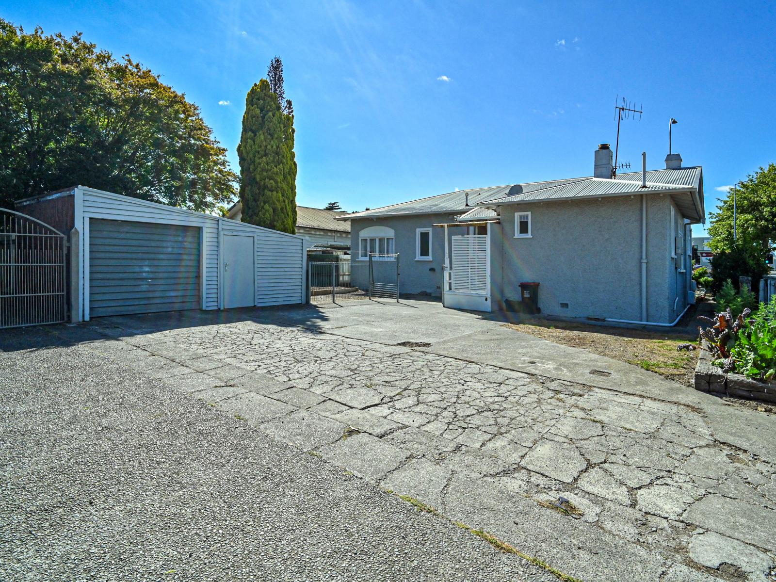 400 Nelson Street North, Hastings