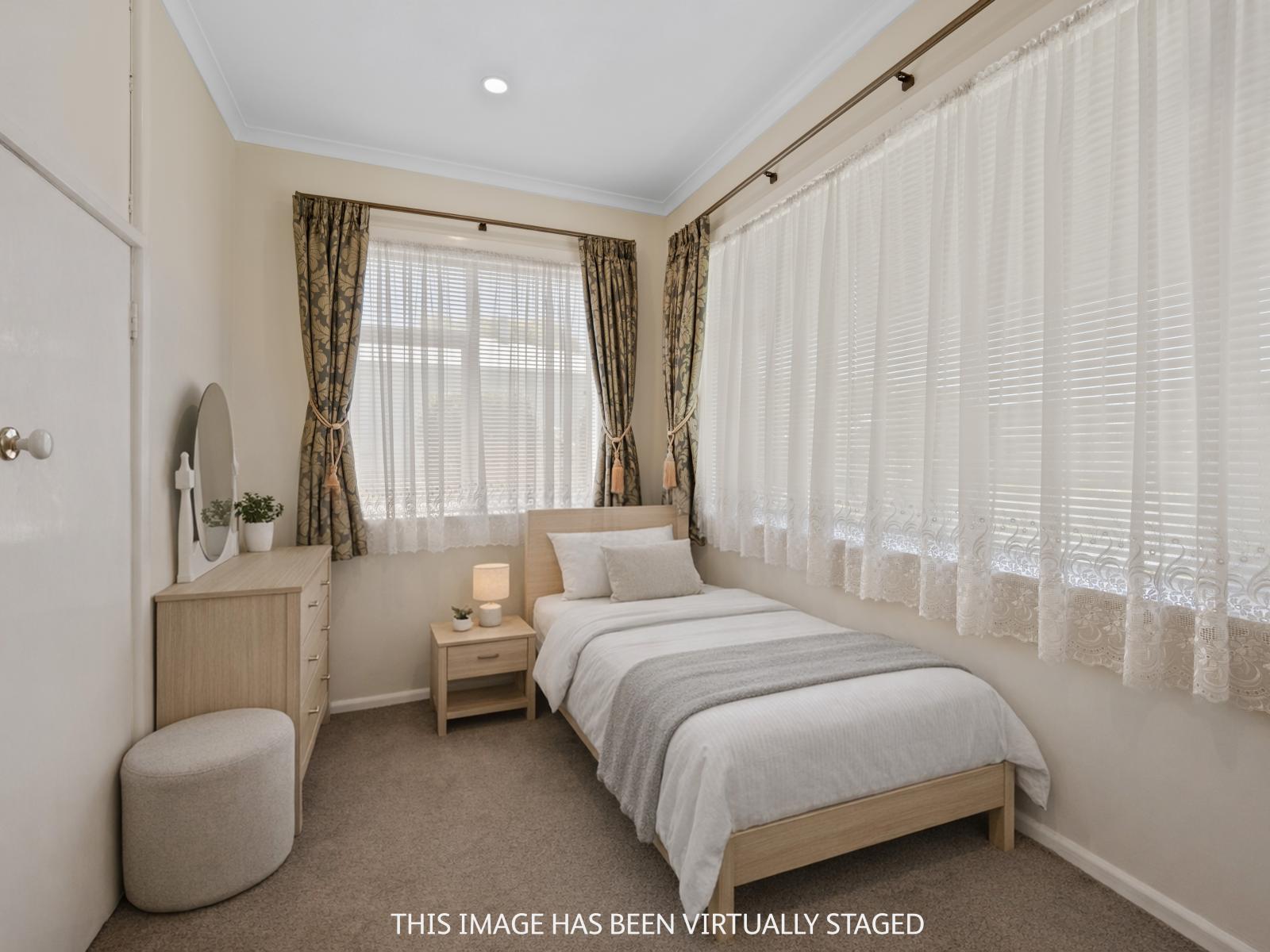 405 Willowpark Road South, Akina