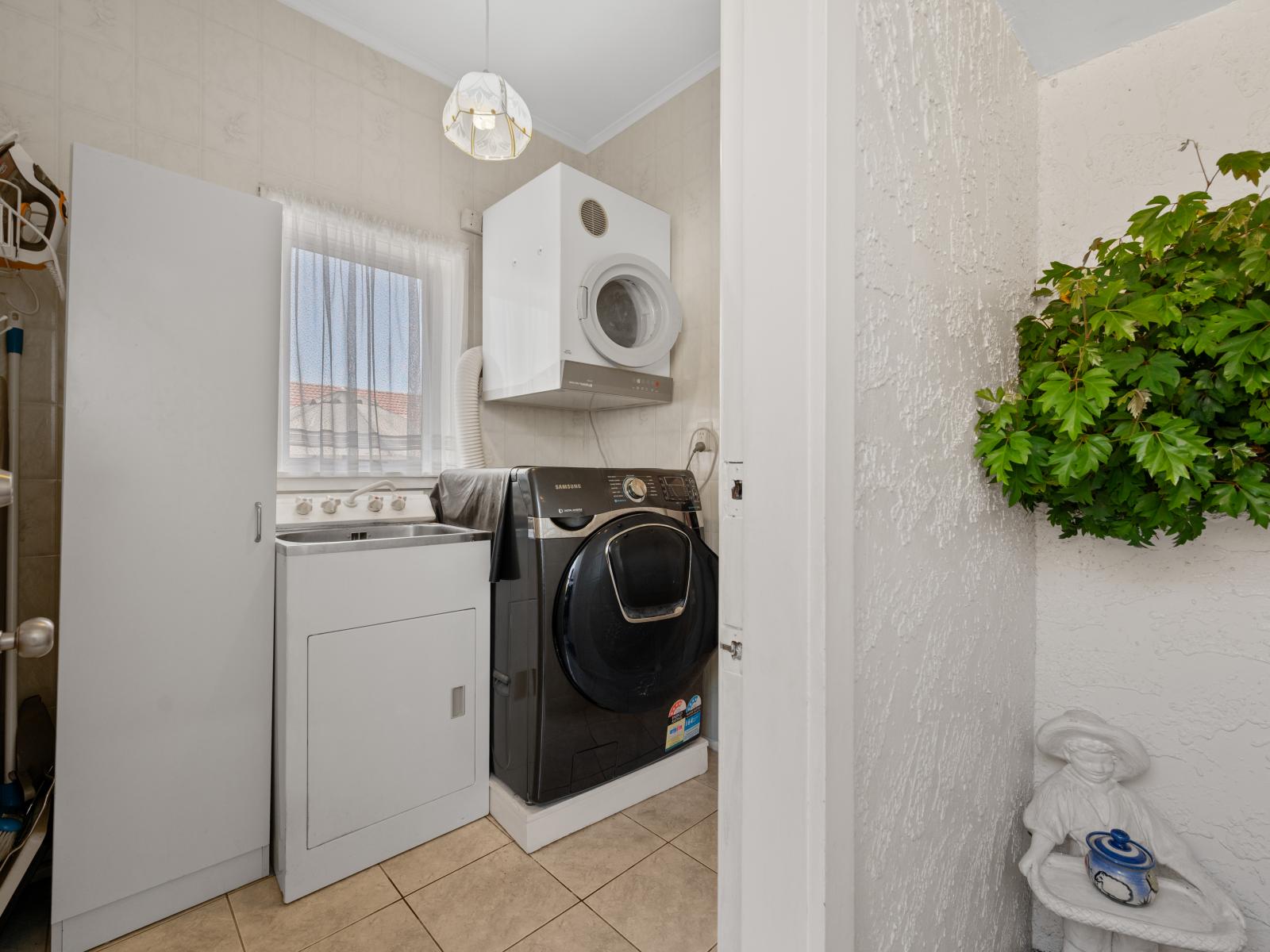 405 Willowpark Road South, Akina