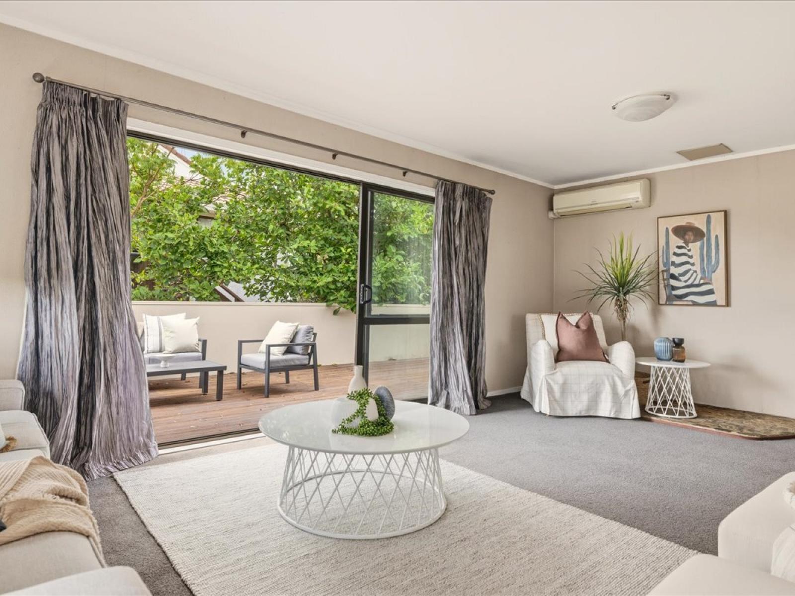 49 Heron Avenue East, Matua