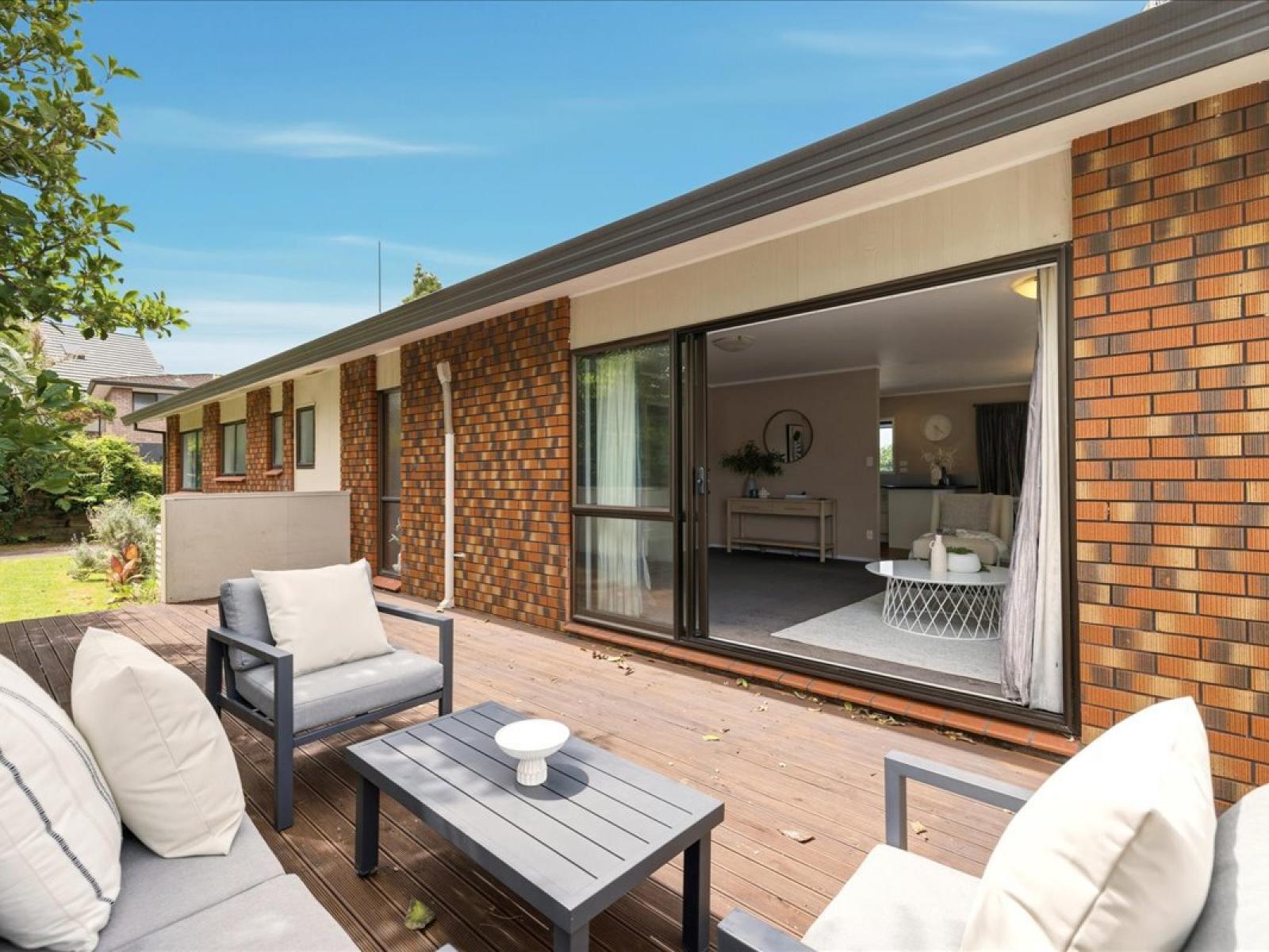 49 Heron Avenue East, Matua