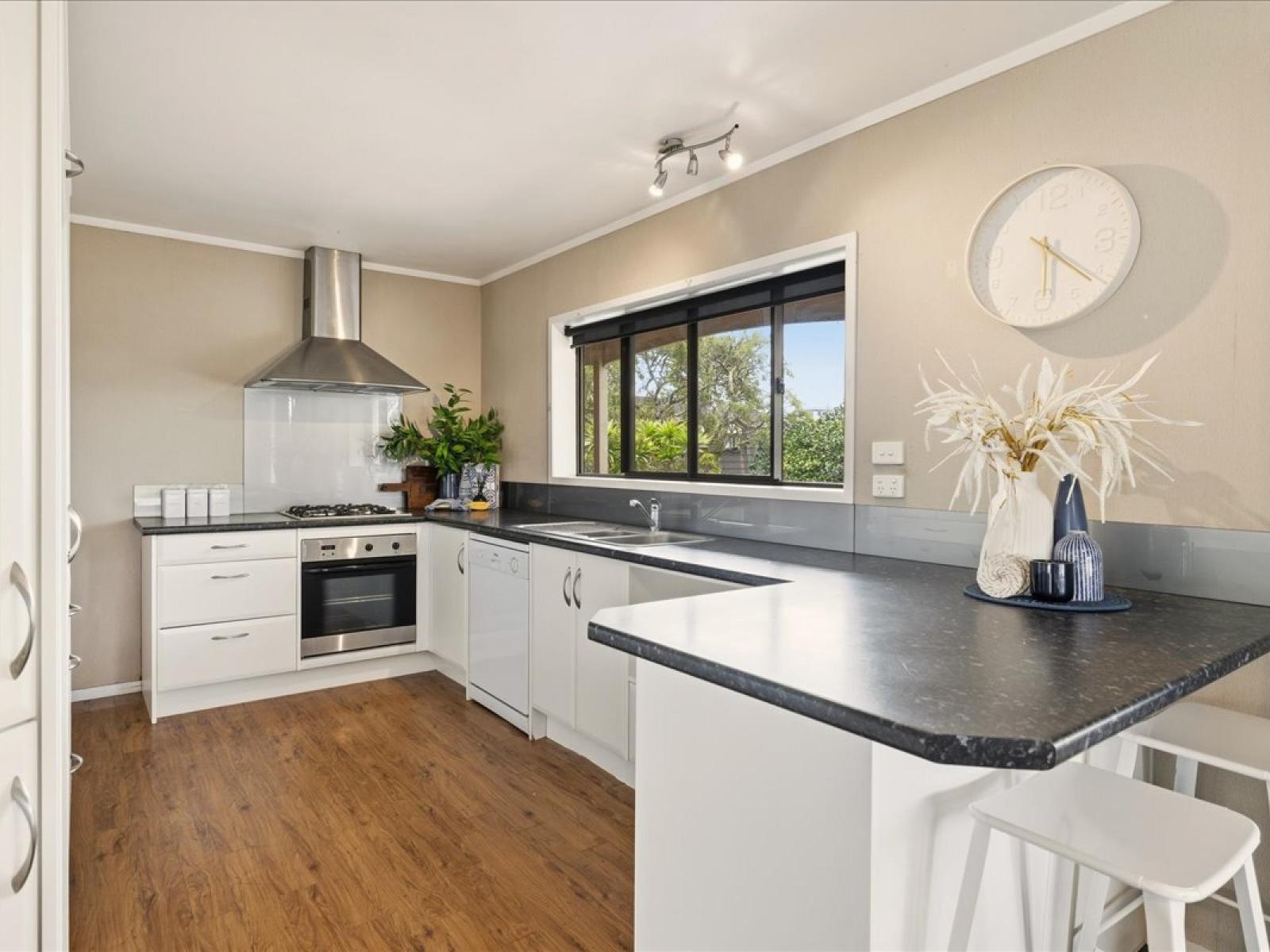 49 Heron Avenue East, Matua