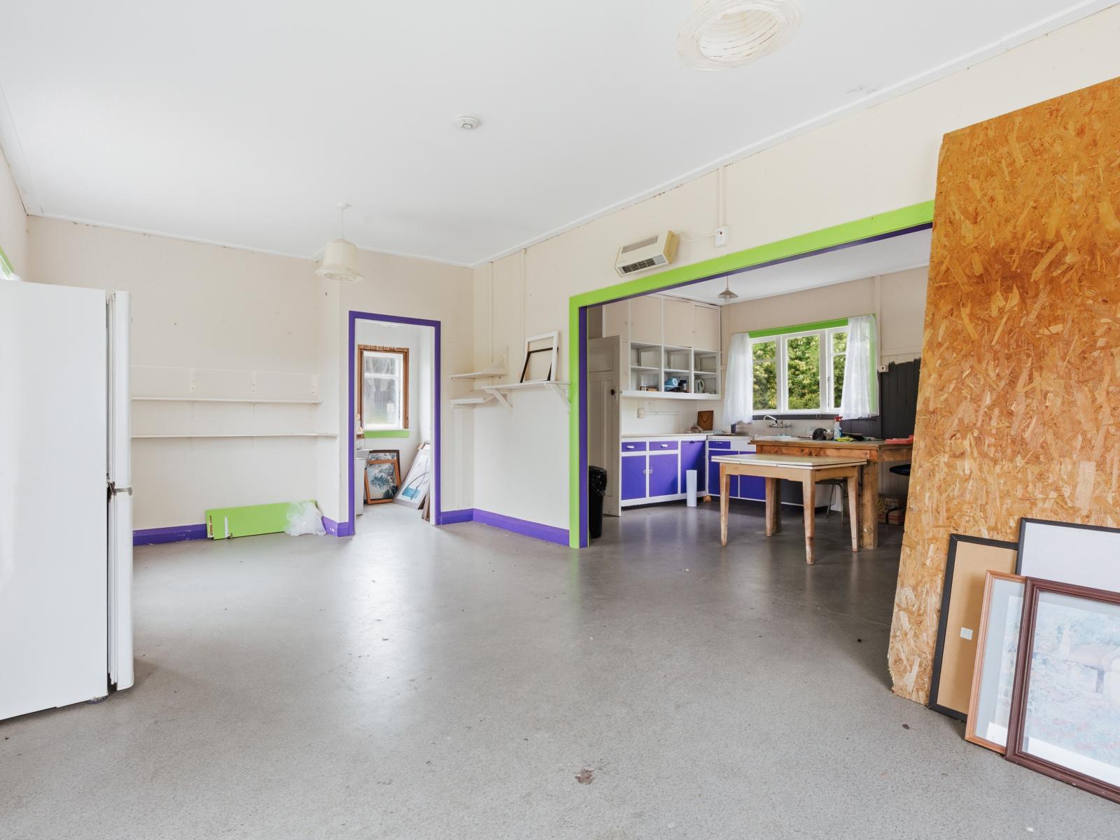 10 Cemetery Road, Matiere