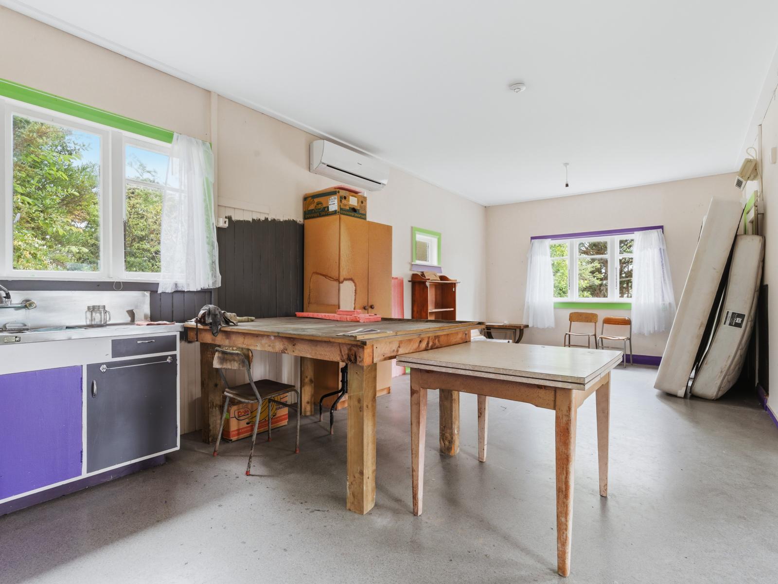 10 Cemetery Road, Matiere