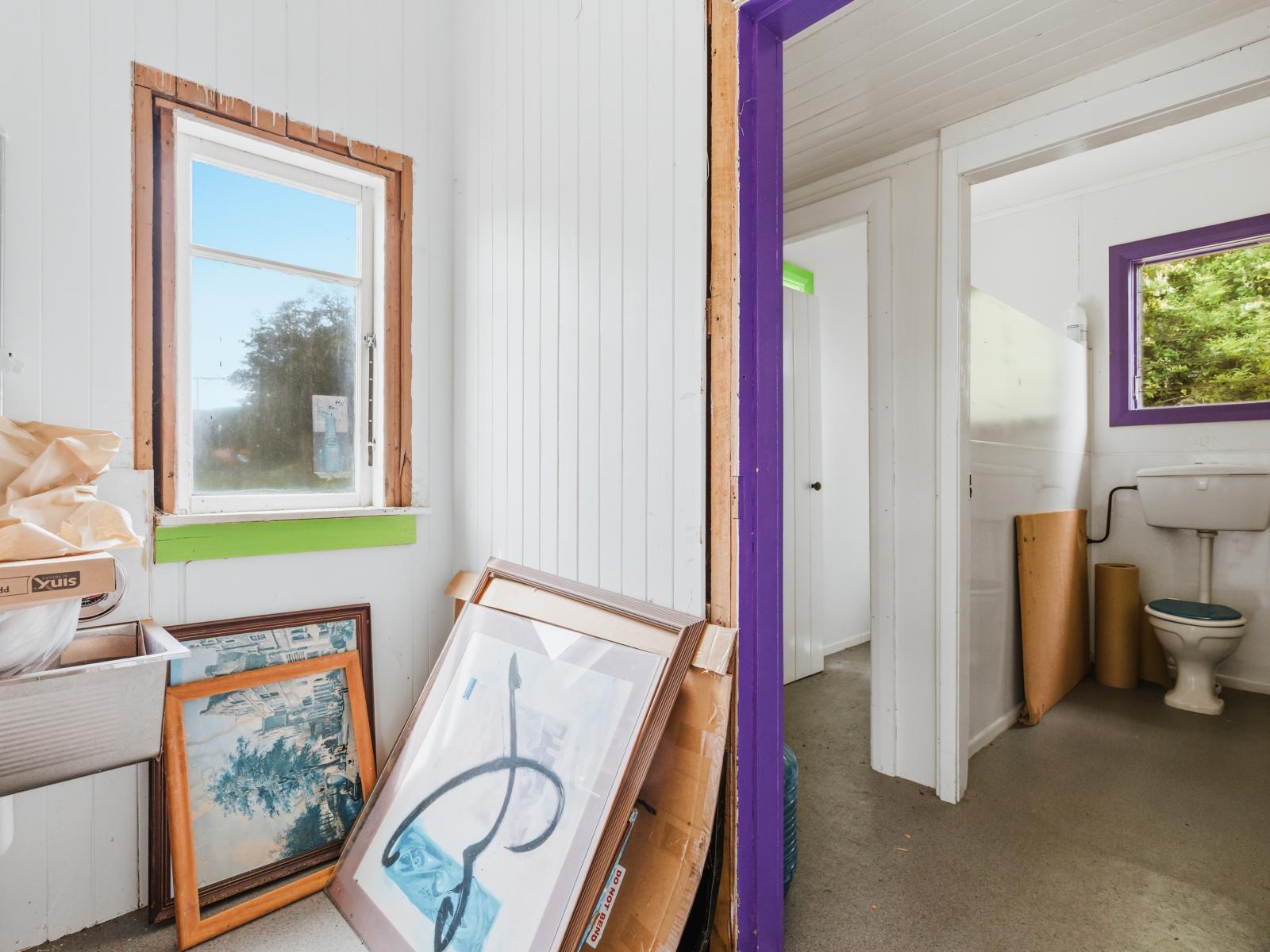 10 Cemetery Road, Matiere