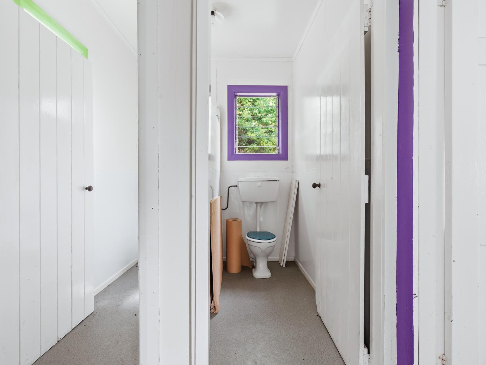 10 Cemetery Road, Matiere