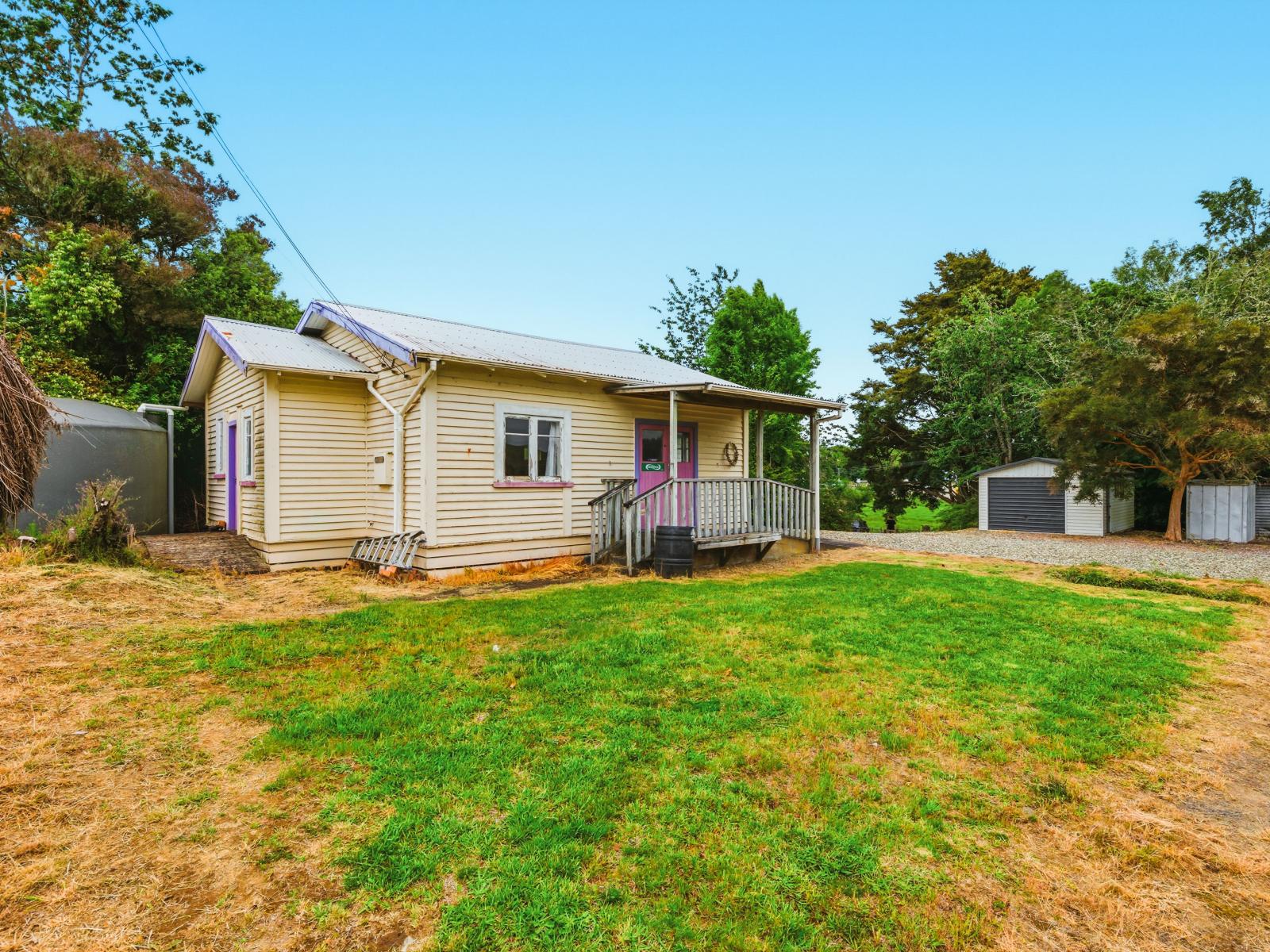 10 Cemetery Road, Matiere