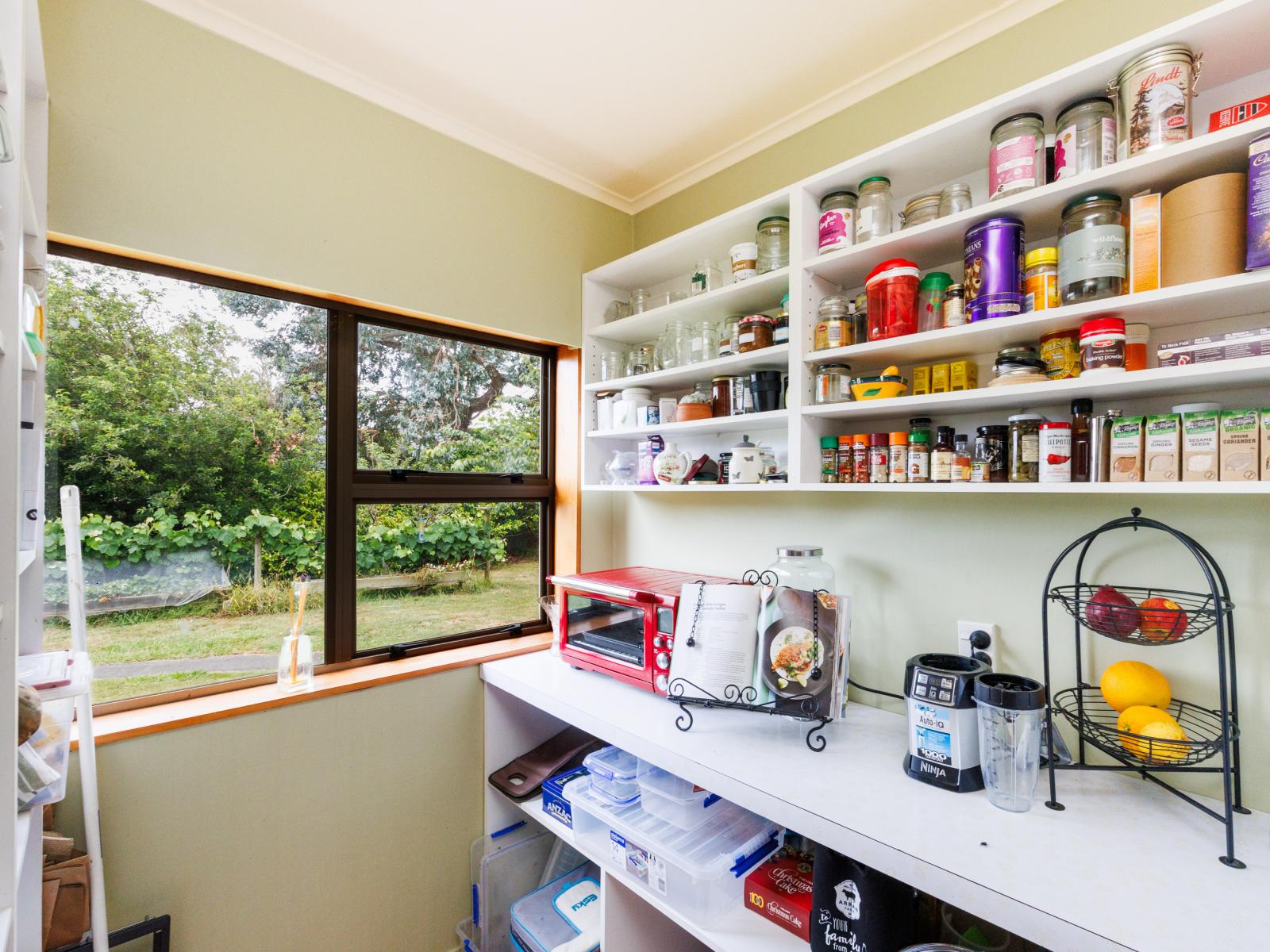 852 Penny Road, Awahuri