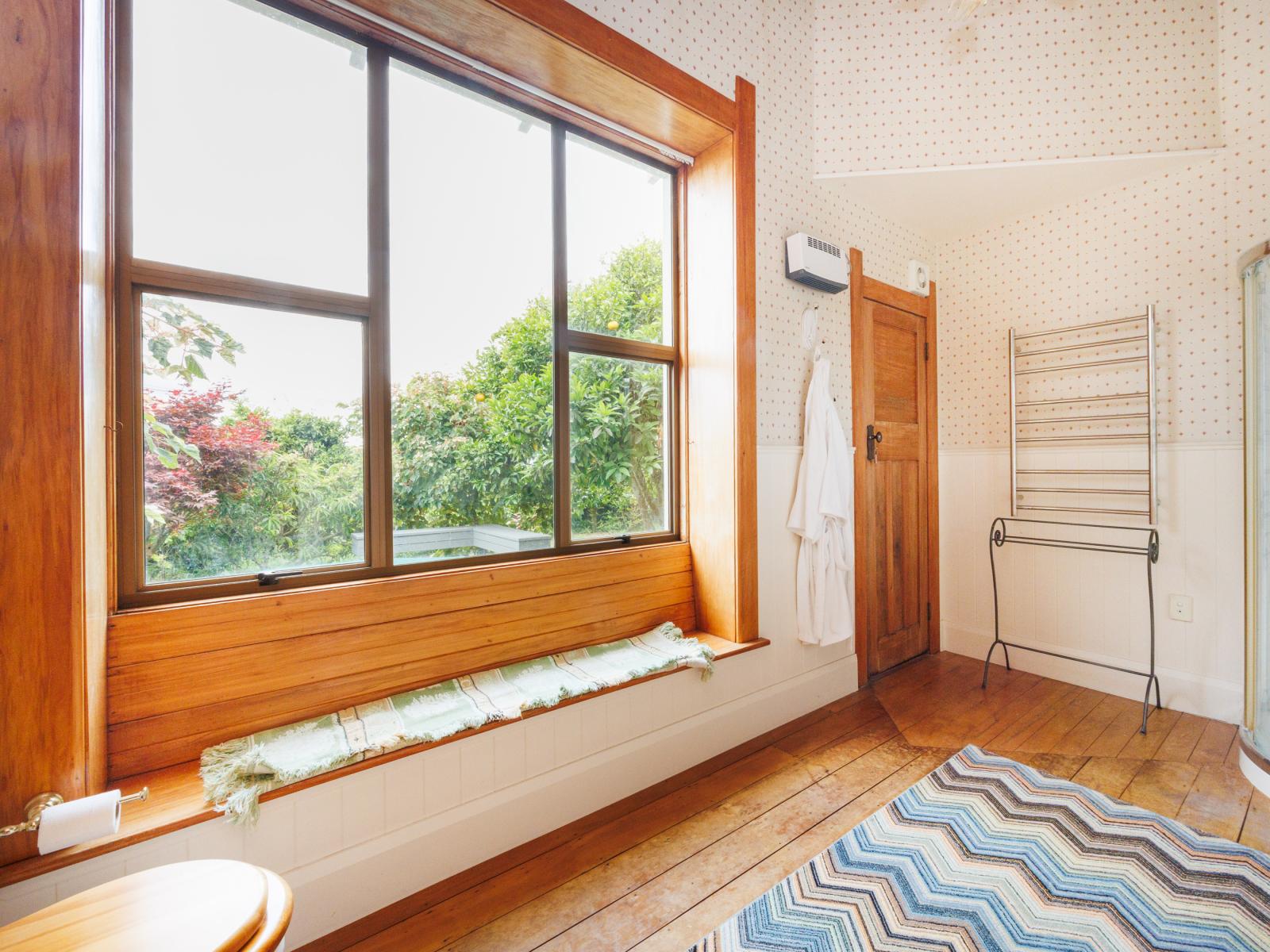 852 Penny Road, Awahuri