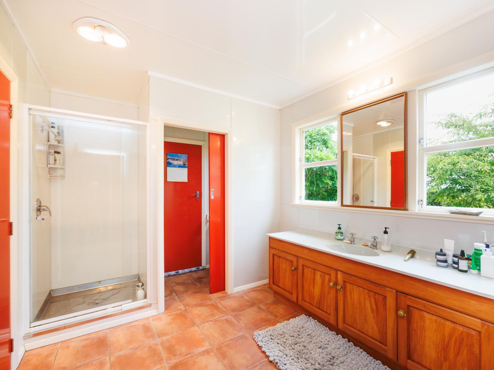 852 Penny Road, Awahuri