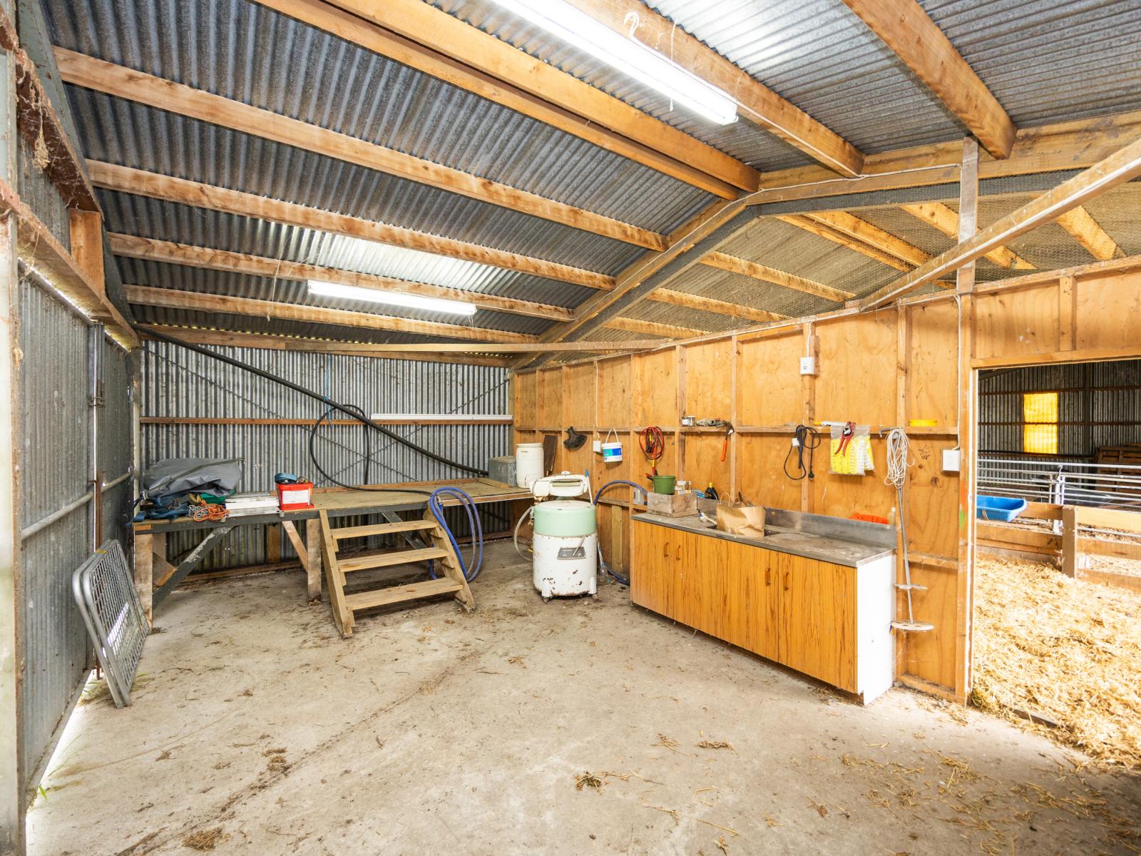 852 Penny Road, Awahuri