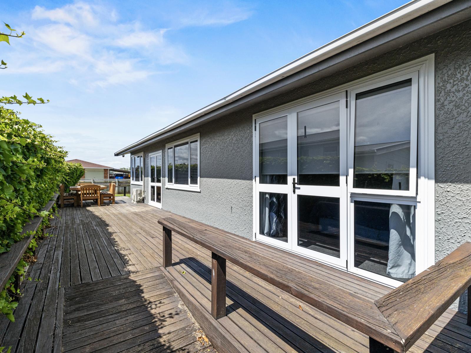 25 Lindsey Crescent, Springvale