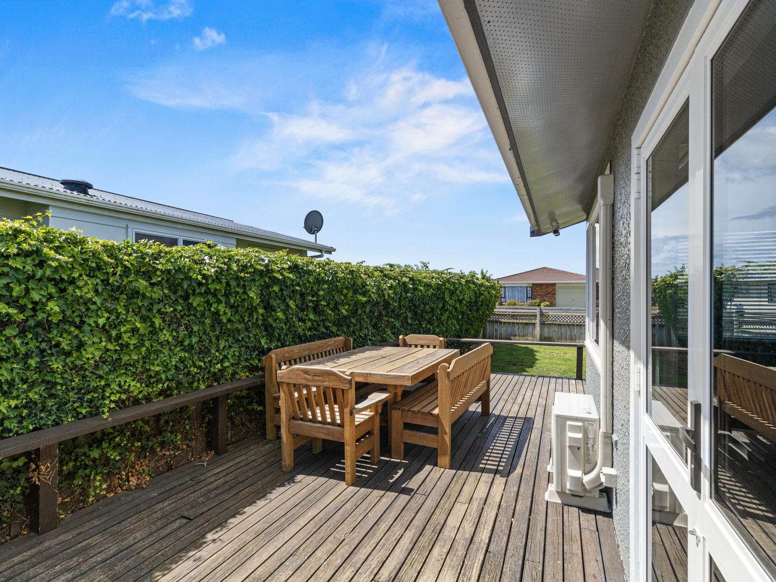 25 Lindsey Crescent, Springvale