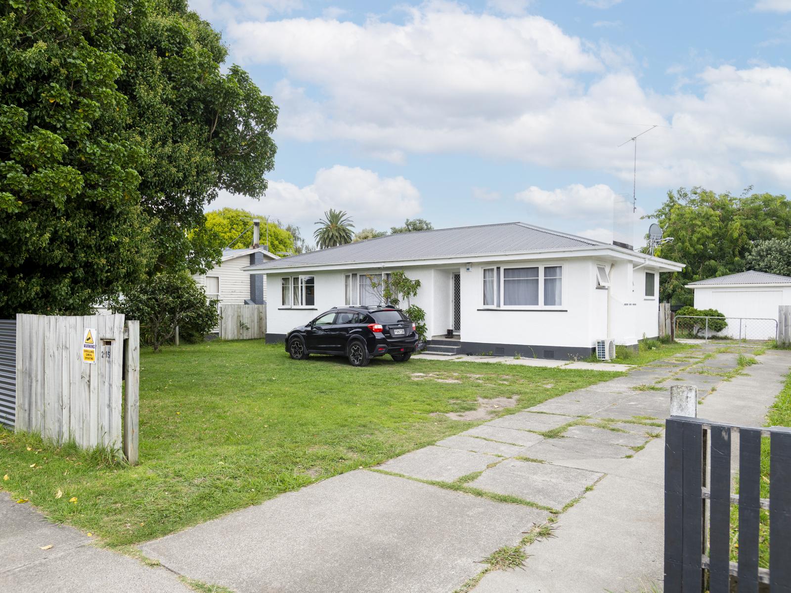 215 Lytton Road, Elgin