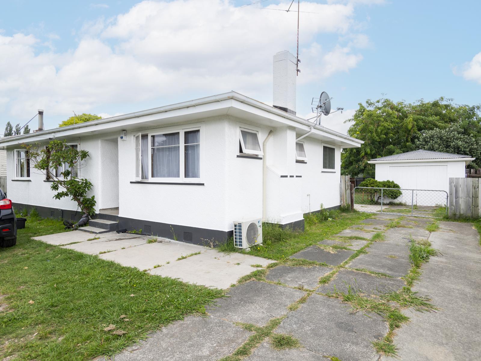 215 Lytton Road, Elgin