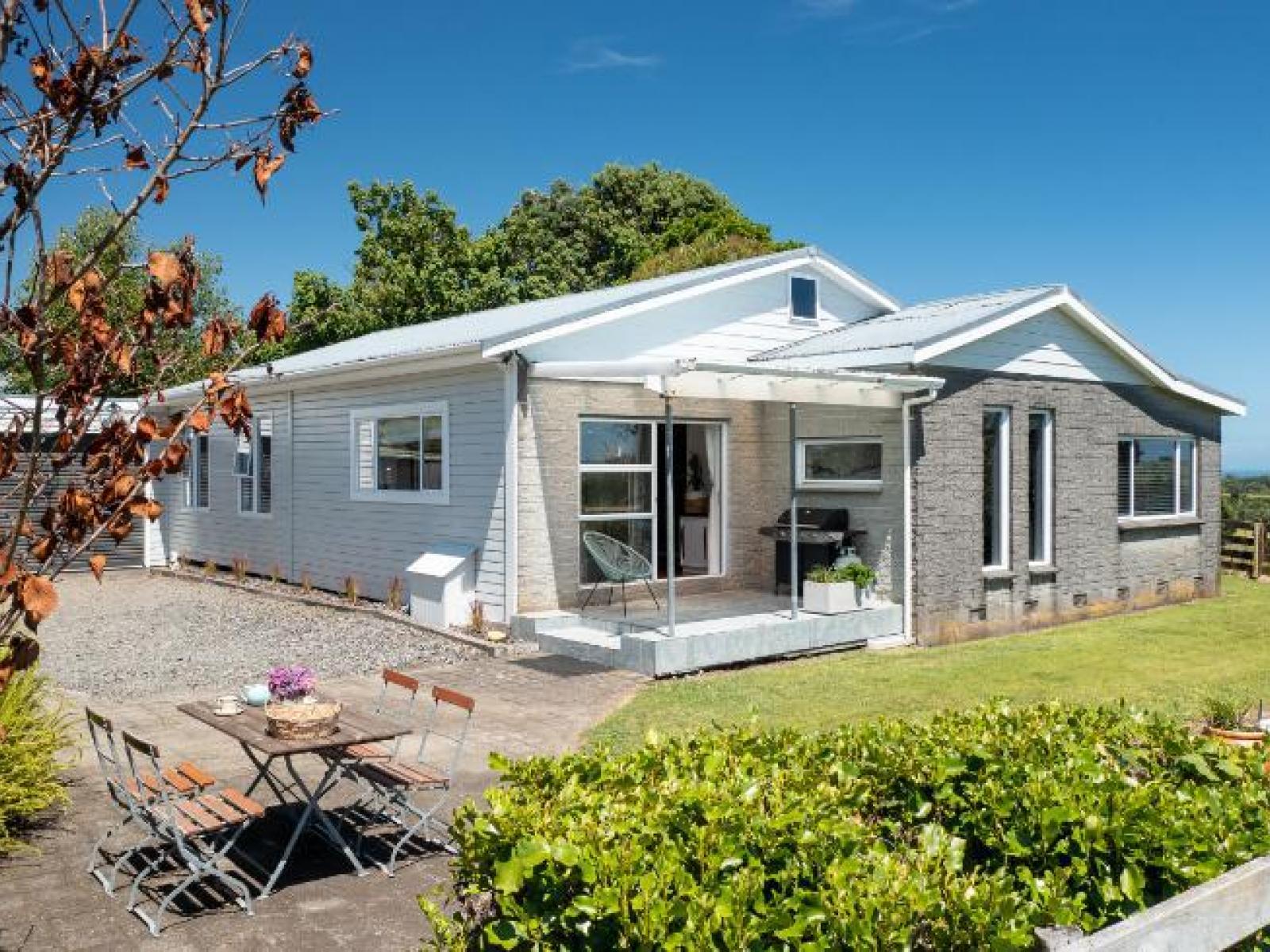 826 Mokau Road, Urenui