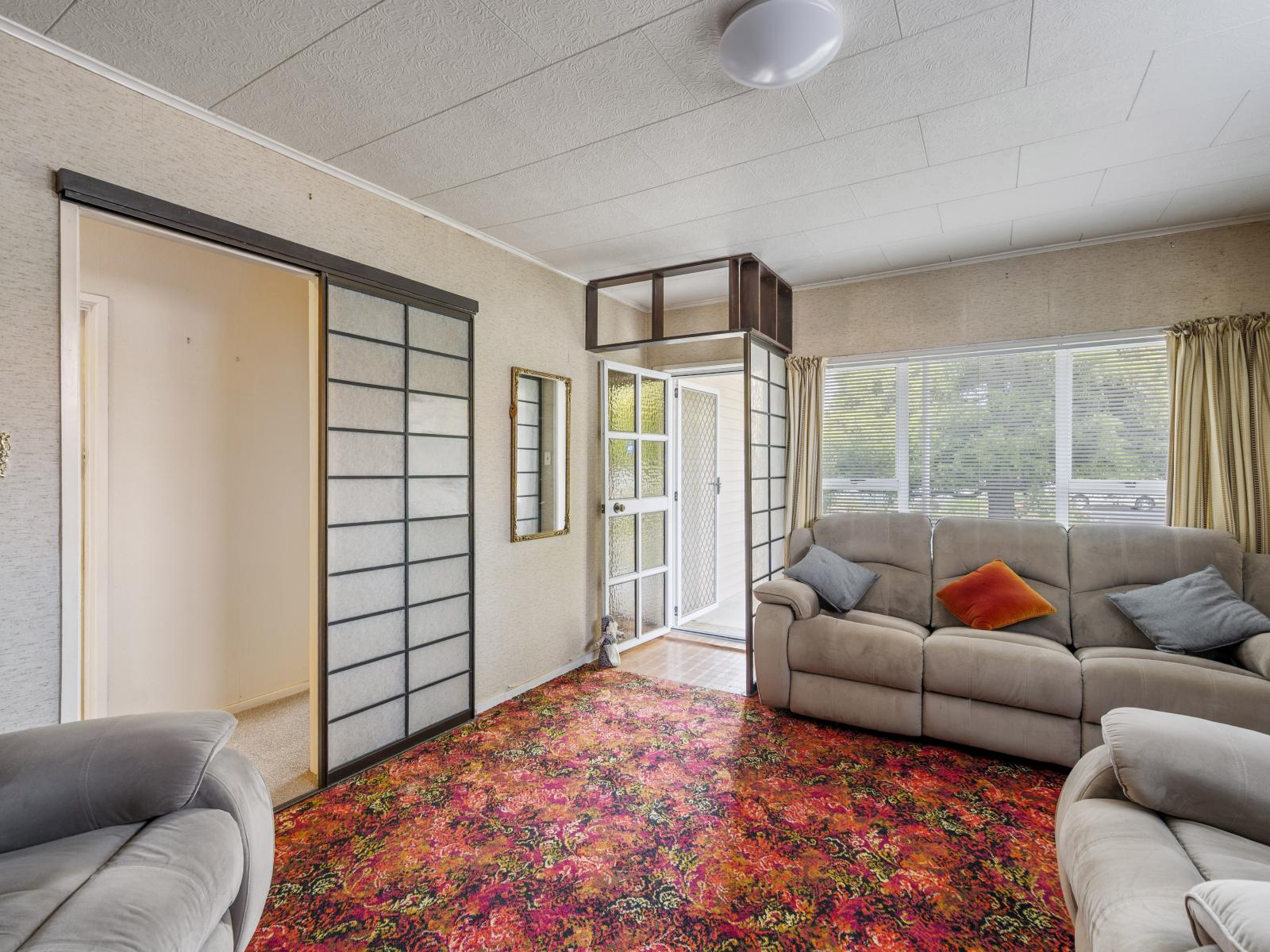 910 Lawrence Street, Akina