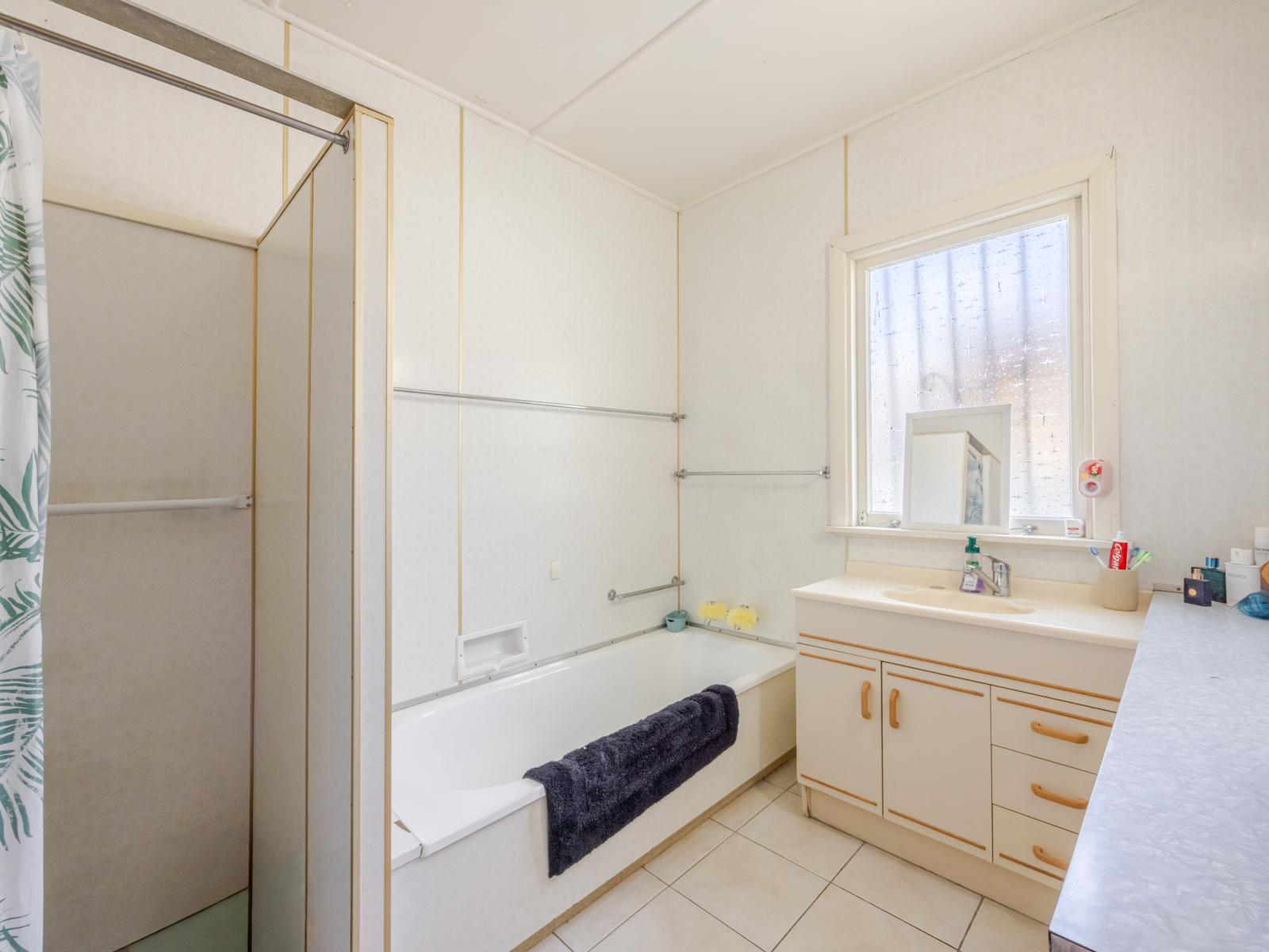 819 Ngaio Street, Mahora