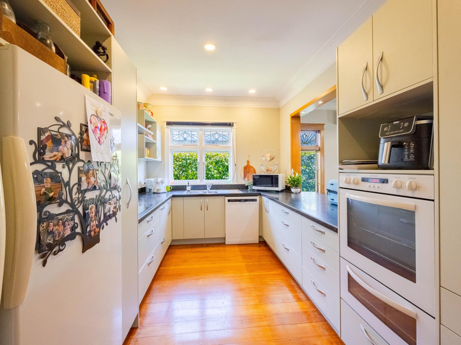 504 Avenue Road West, Hastings