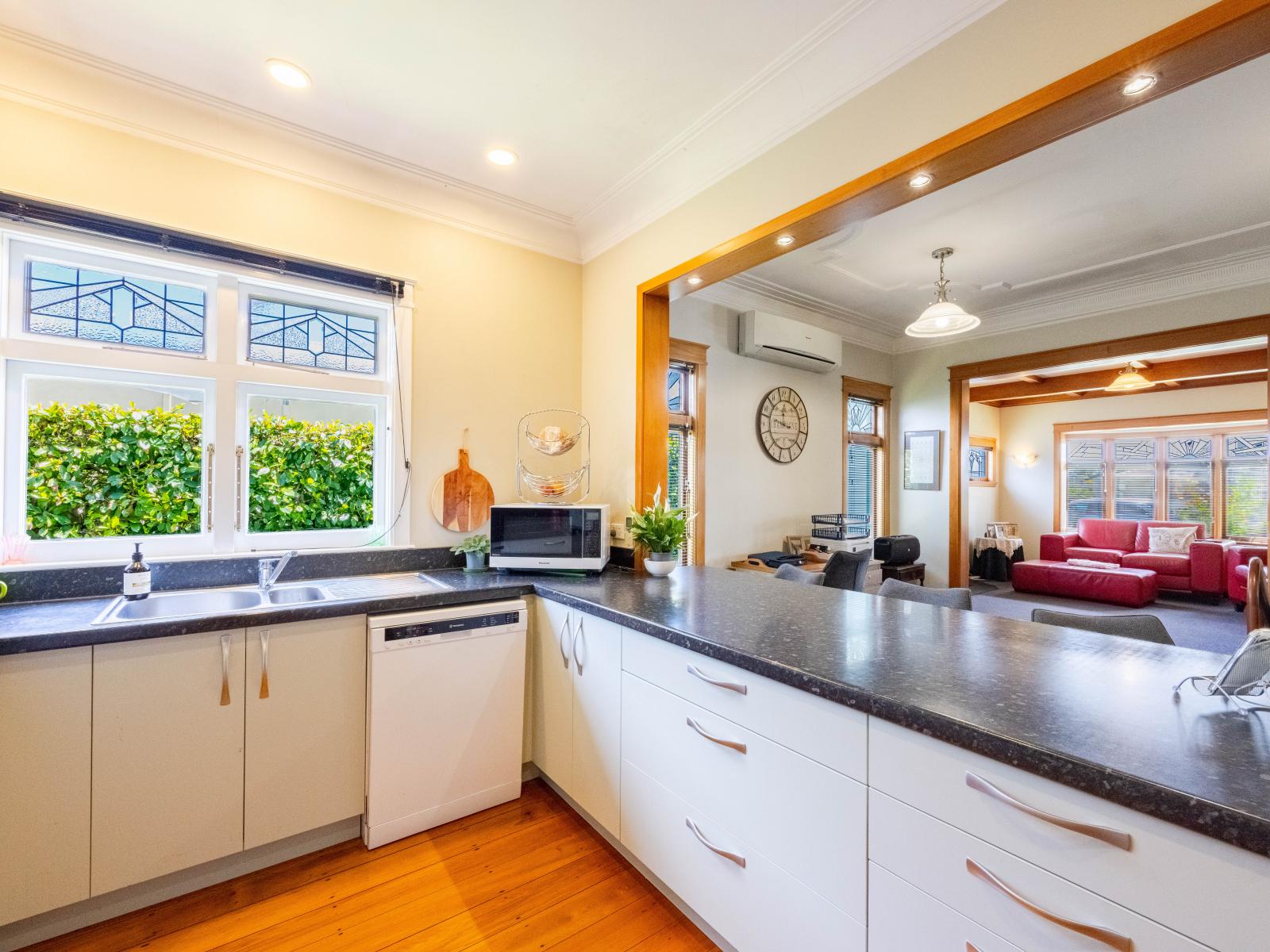 504 Avenue Road West, Hastings