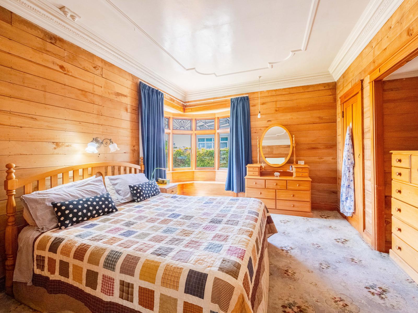 504 Avenue Road West, Hastings