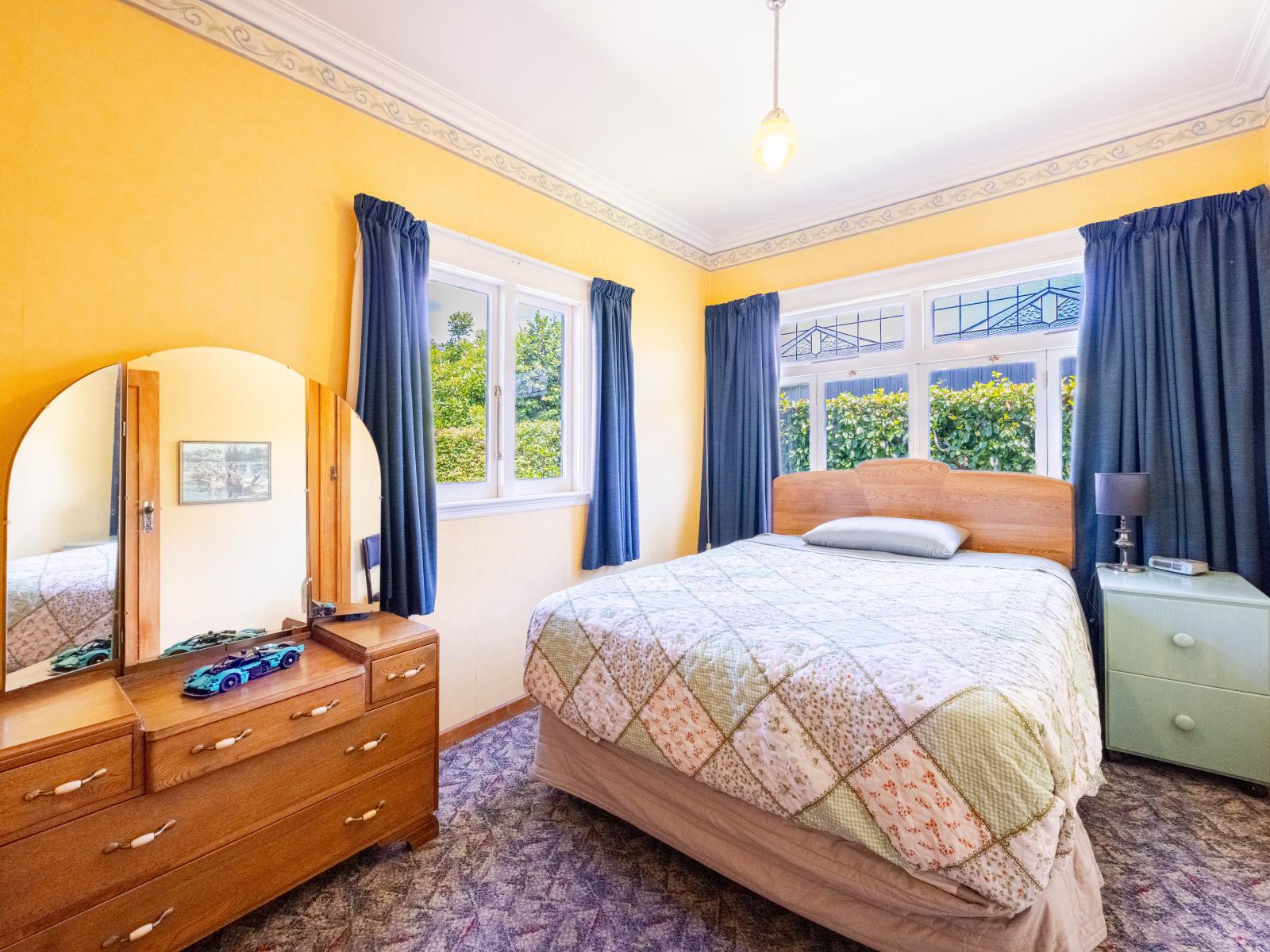 504 Avenue Road West, Hastings