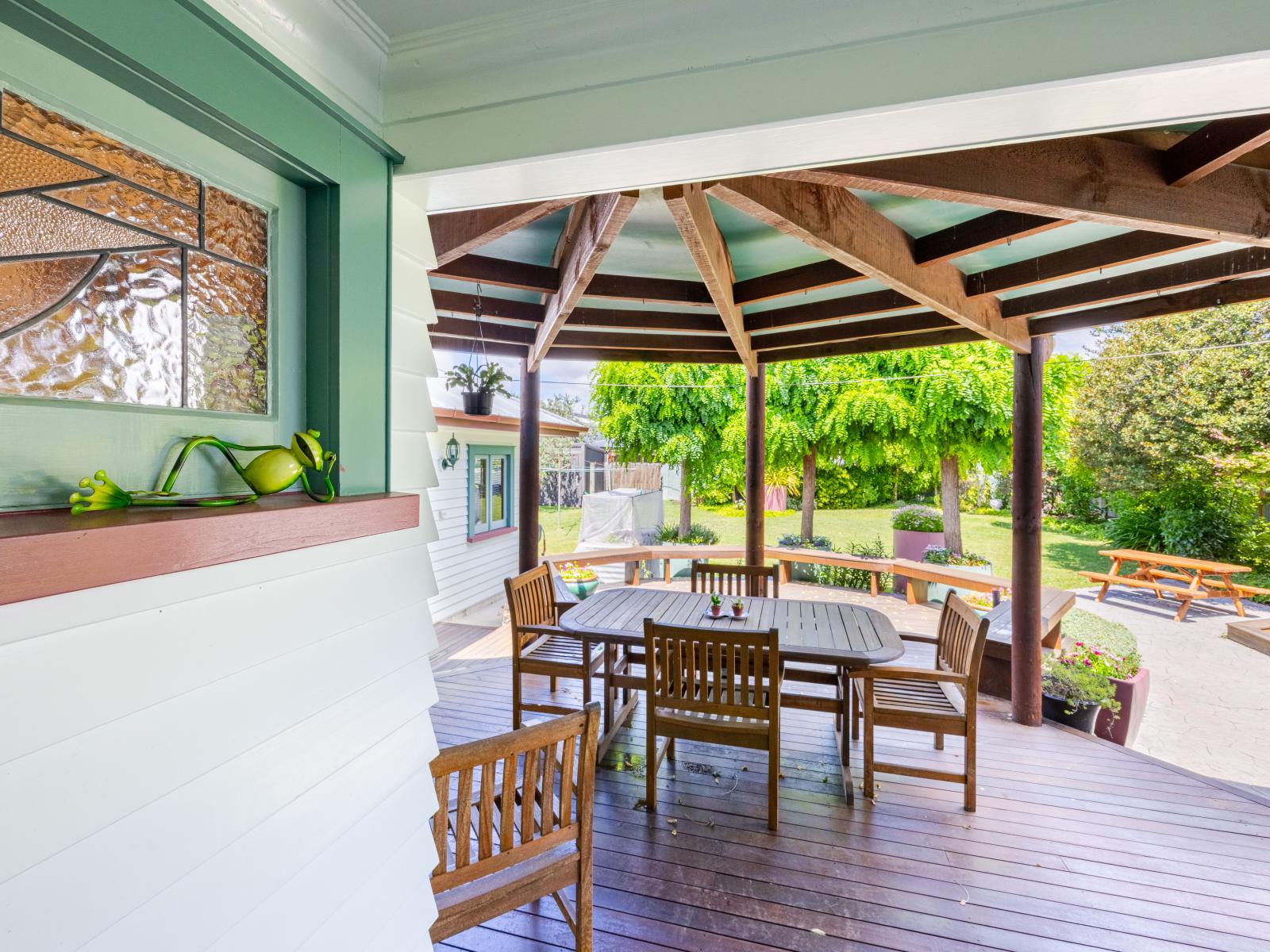 504 Avenue Road West, Hastings