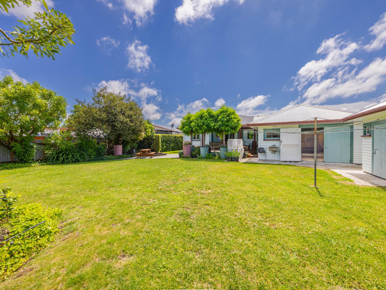 504 Avenue Road West, Hastings