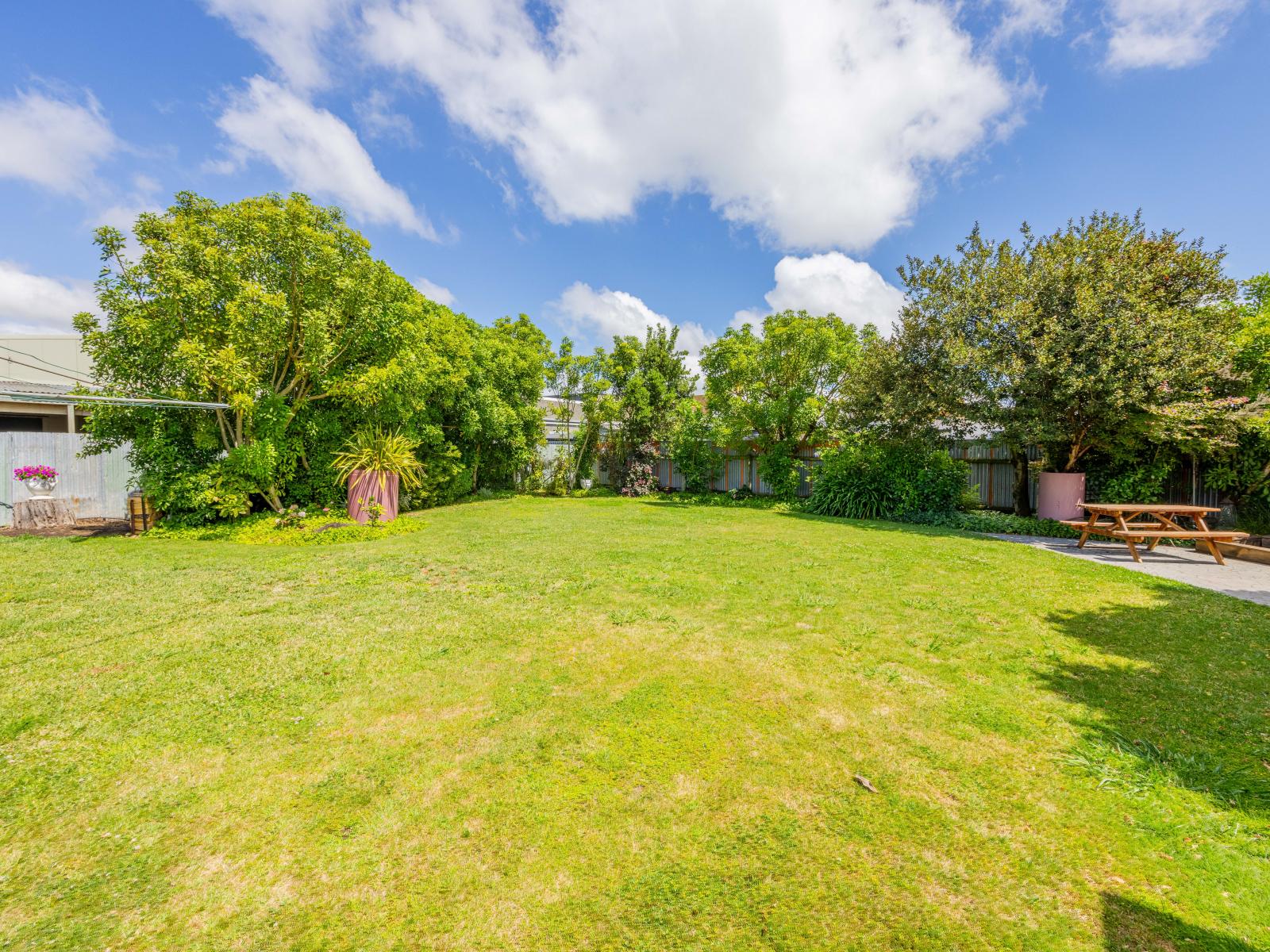 504 Avenue Road West, Hastings