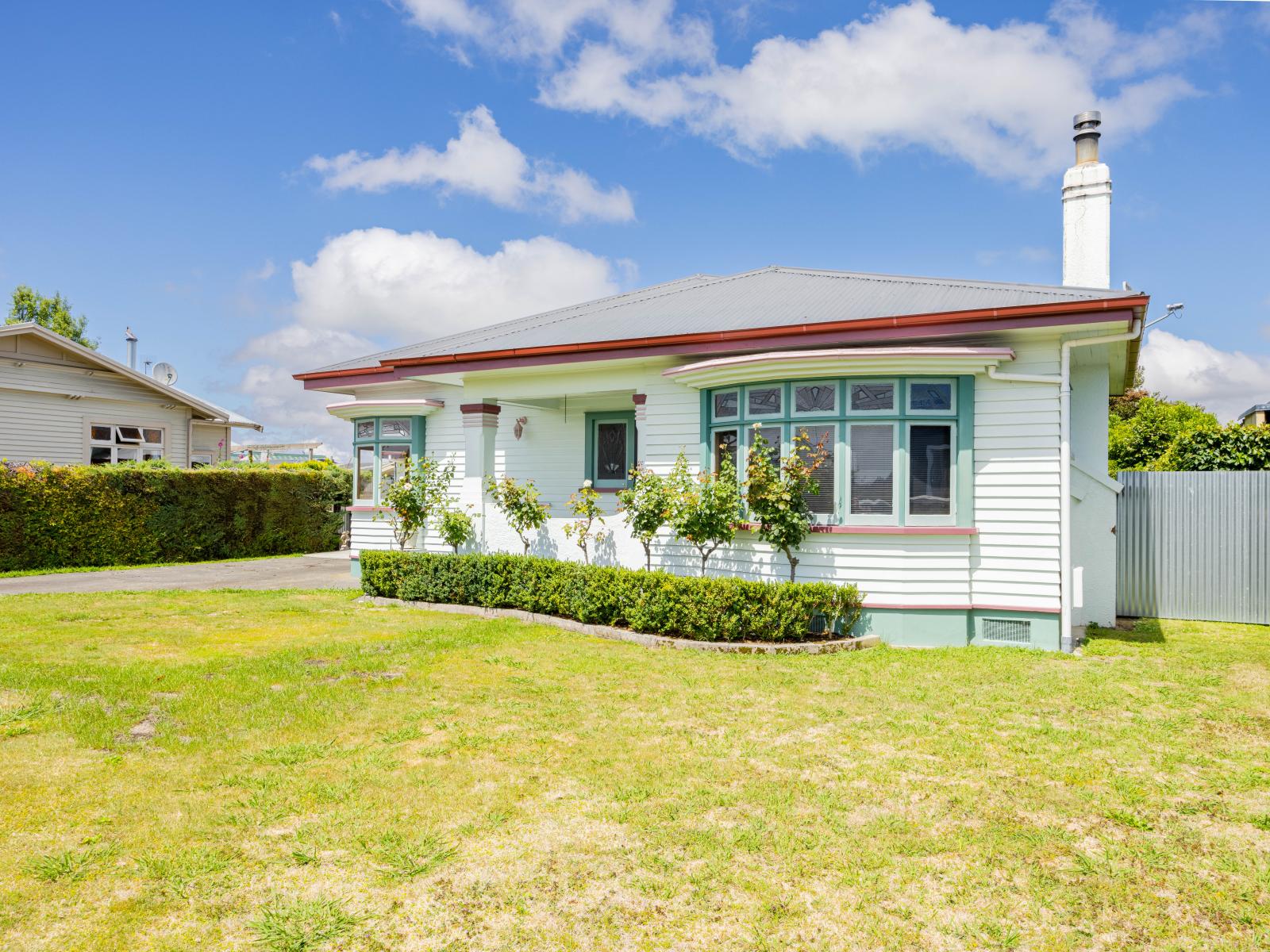 504 Avenue Road West, Hastings