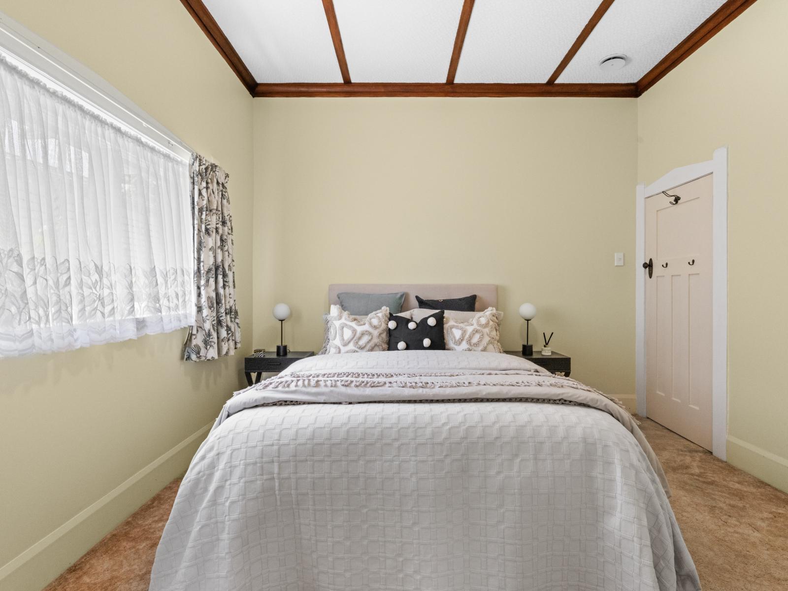 701 Avenue Road West, St Leonards