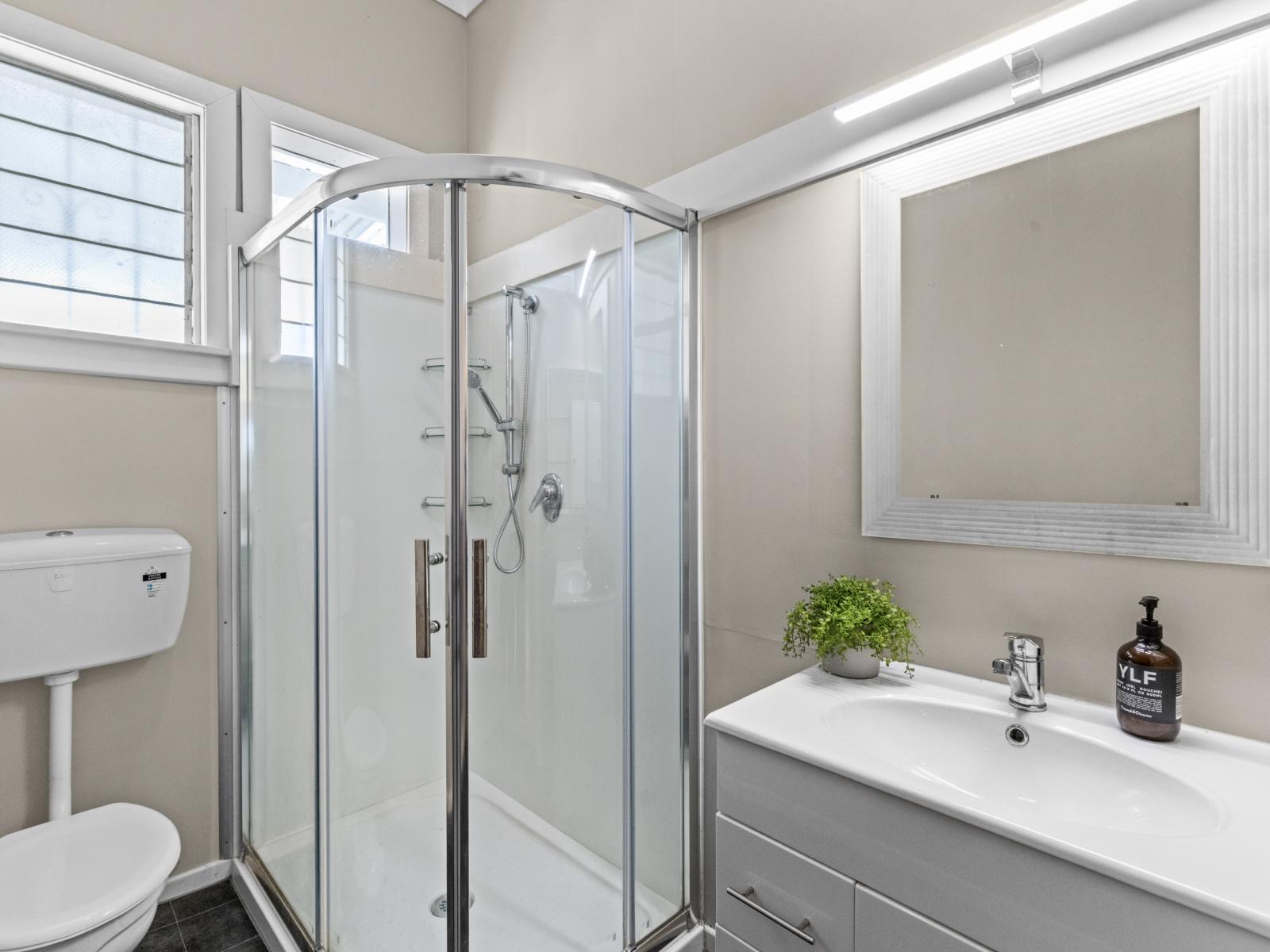 701 Avenue Road West, St Leonards