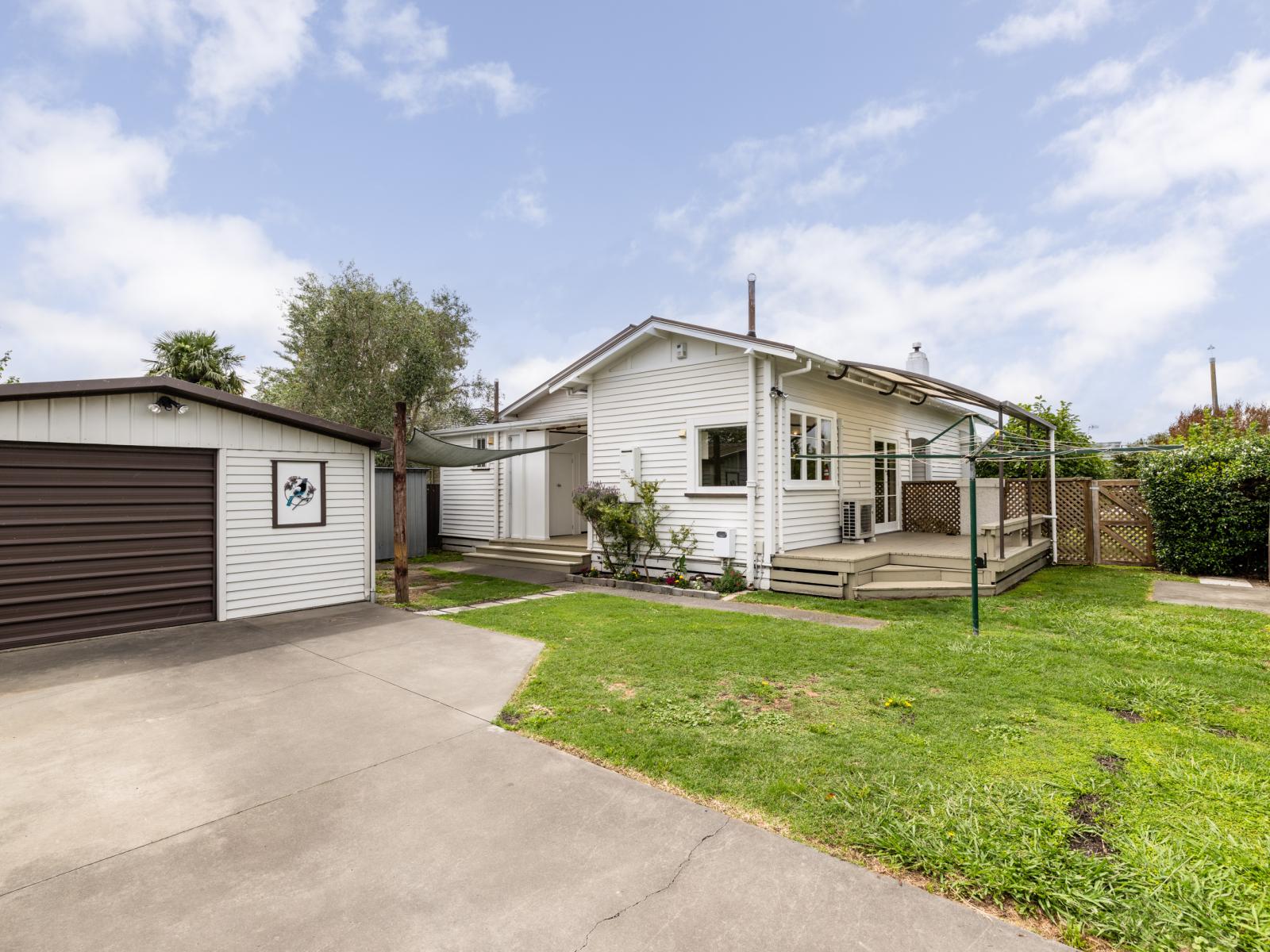 701 Avenue Road West, St Leonards