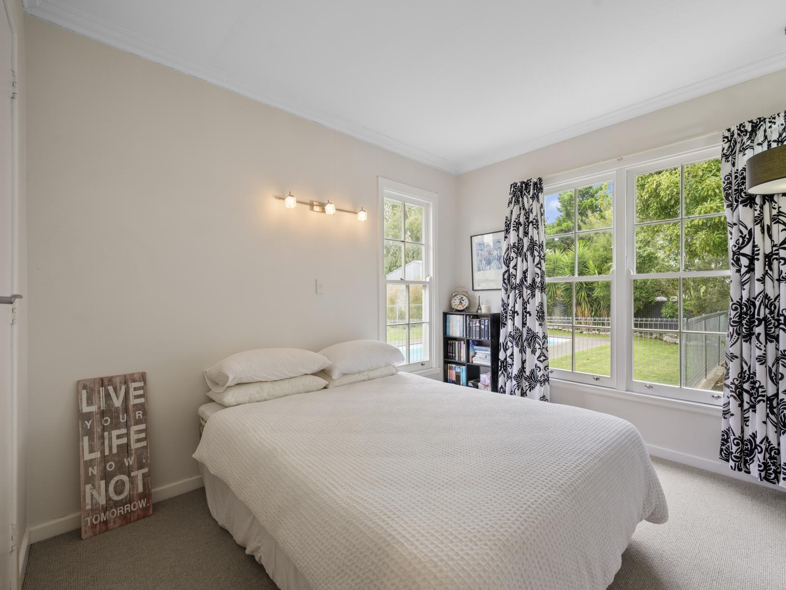 1028 Railway Road South, Longlands