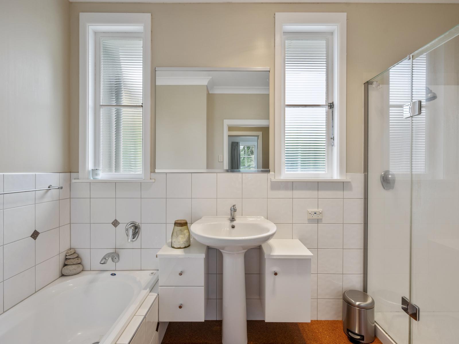 1028 Railway Road South, Longlands