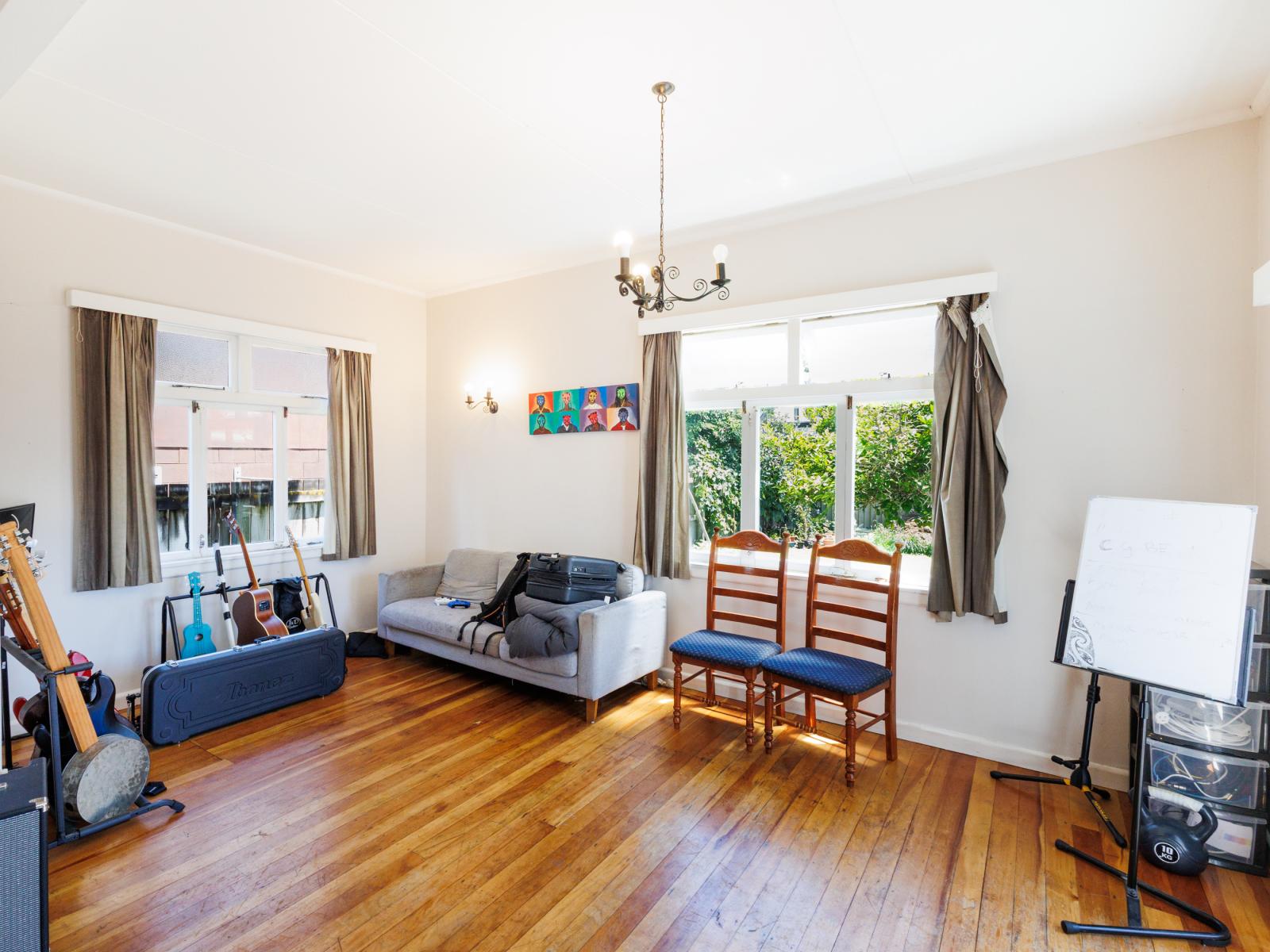 859 Main Street, Roslyn