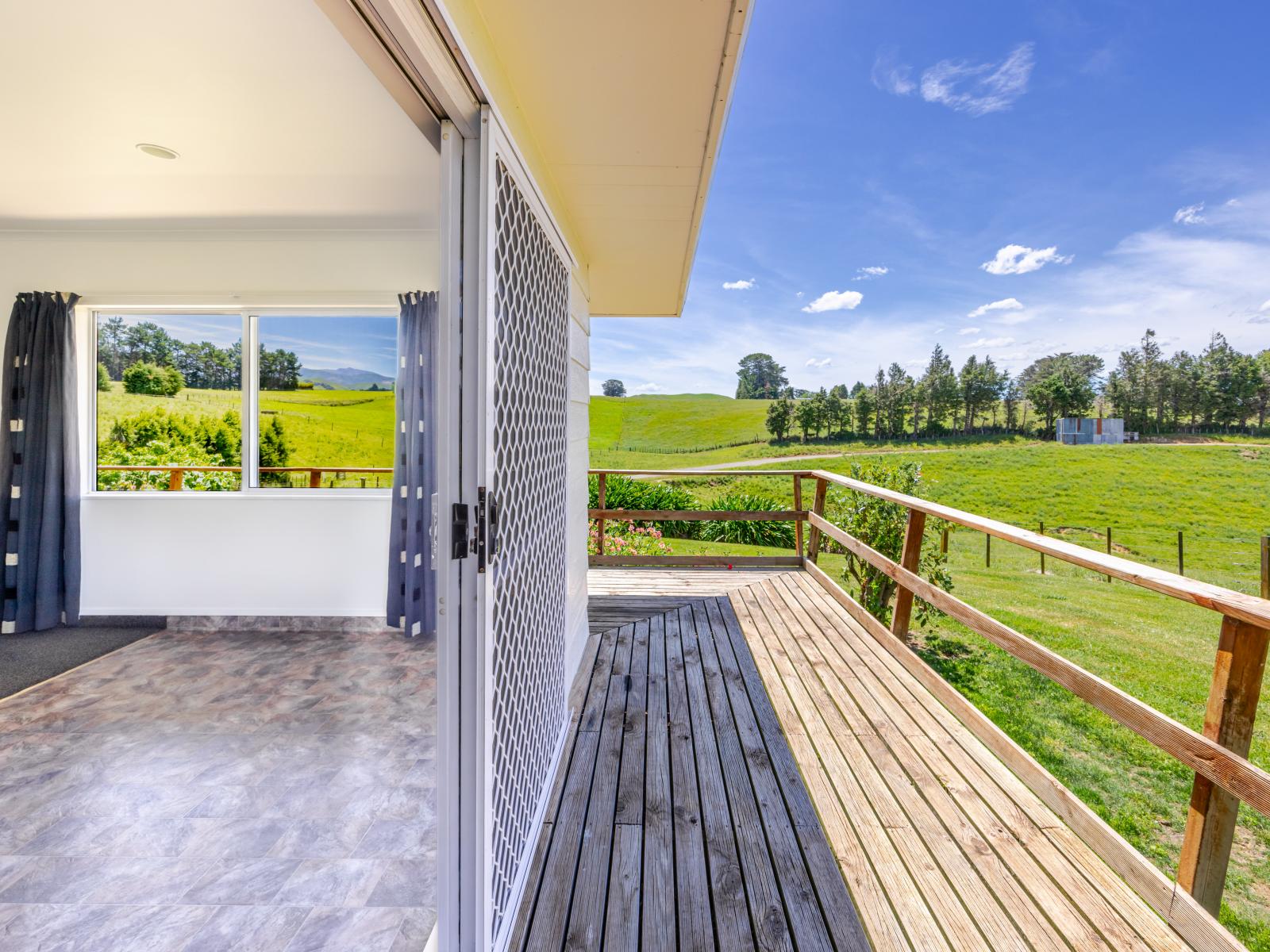 214 Clinton-Makaretu Road, Ashley Clinton