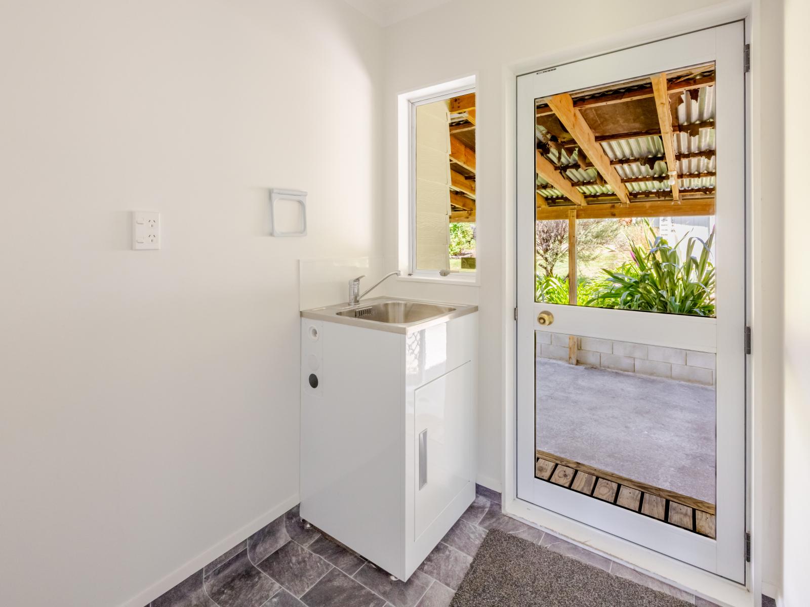 214 Clinton-Makaretu Road, Ashley Clinton