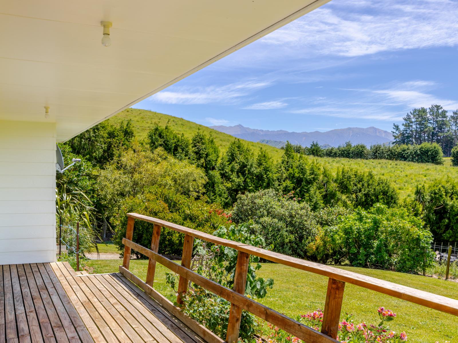 214 Clinton-Makaretu Road, Ashley Clinton