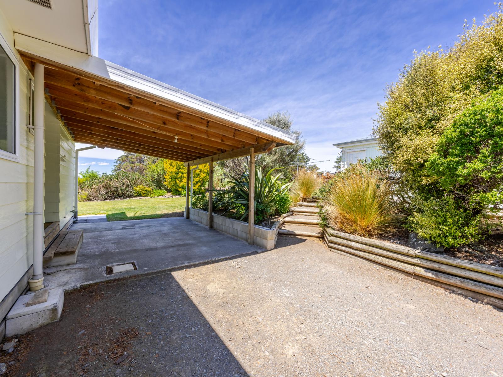 214 Clinton-Makaretu Road, Ashley Clinton