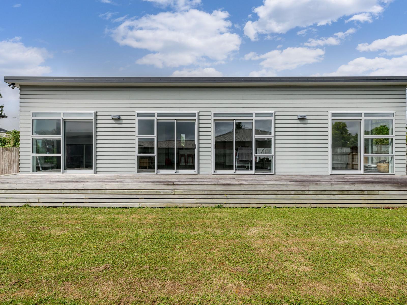 992A Tremaine Avenue, Roslyn