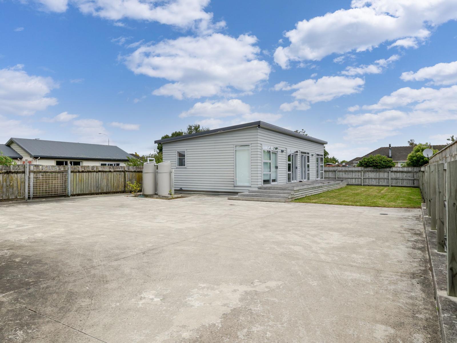 992A Tremaine Avenue, Roslyn