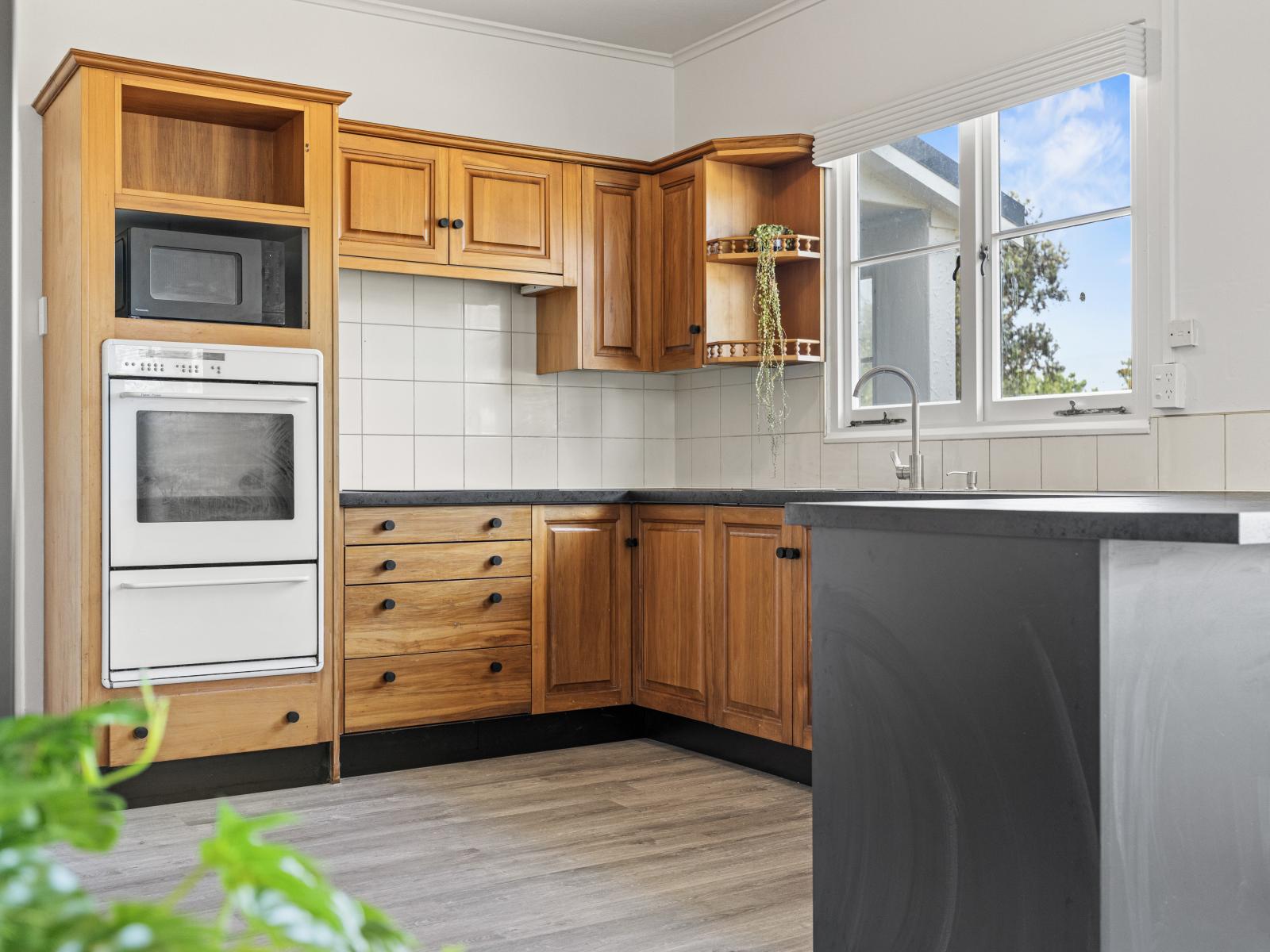 33 Burns Street, Tawhero