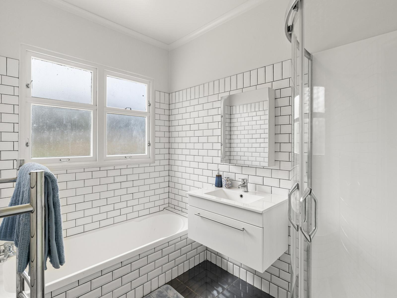 33 Burns Street, Tawhero