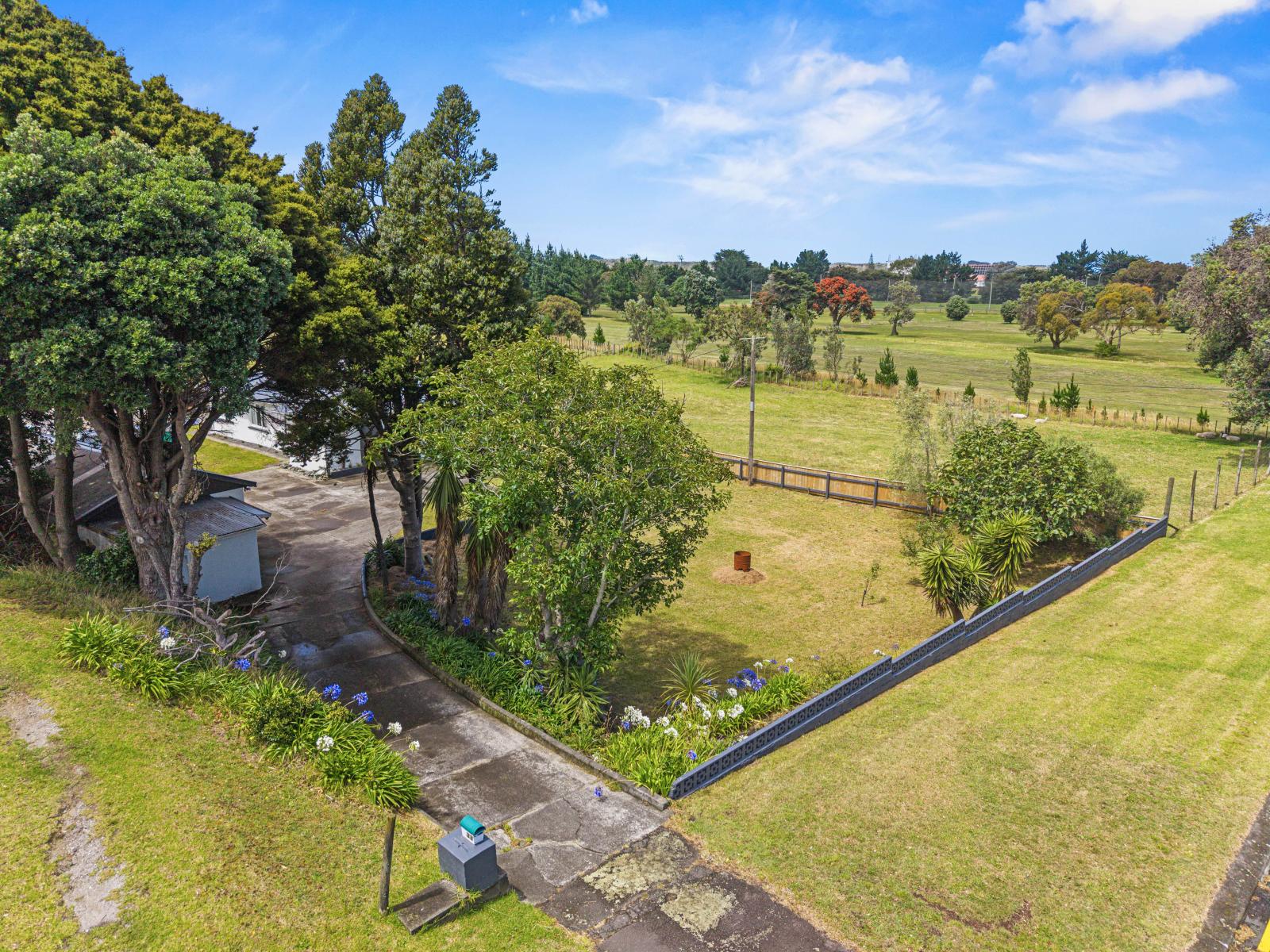 33 Burns Street, Tawhero