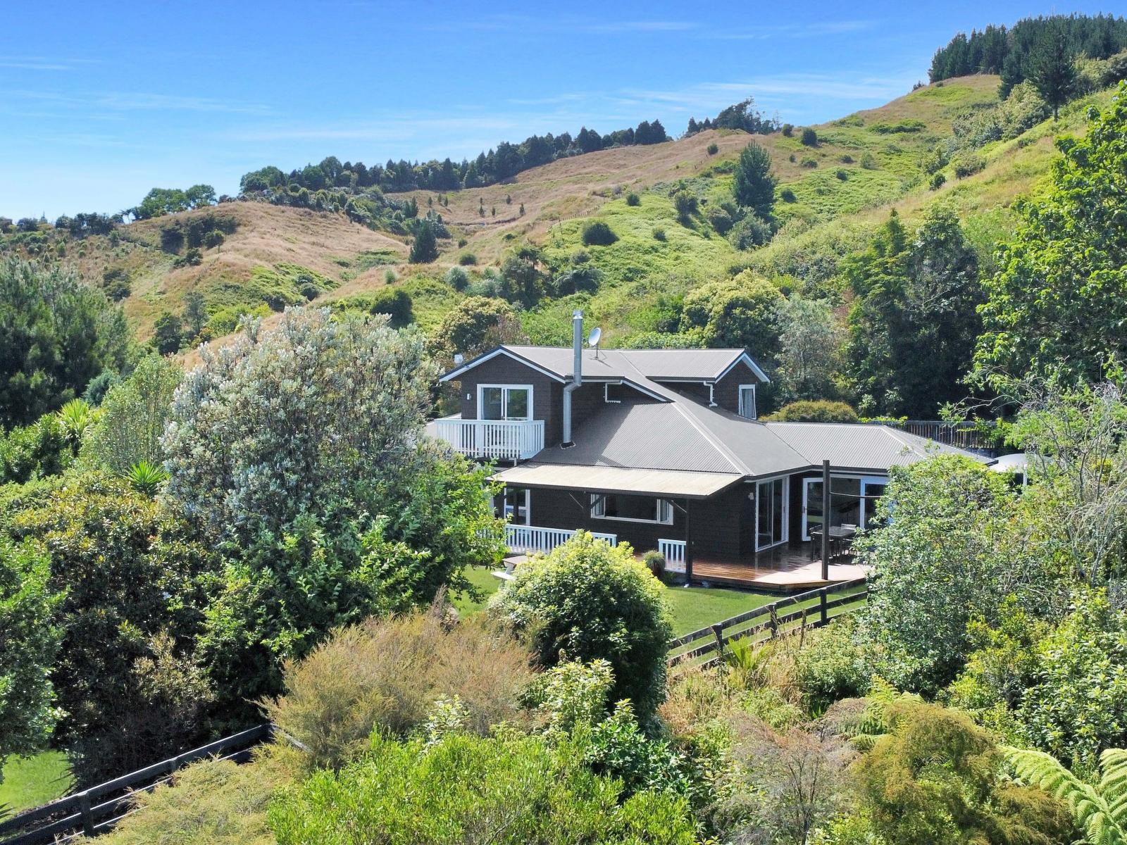 1377E Manawahe Road, Manawahe