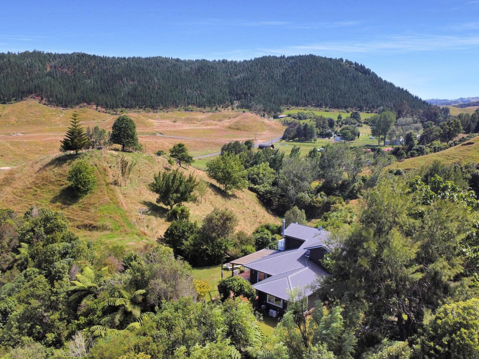 1377E Manawahe Road, Manawahe