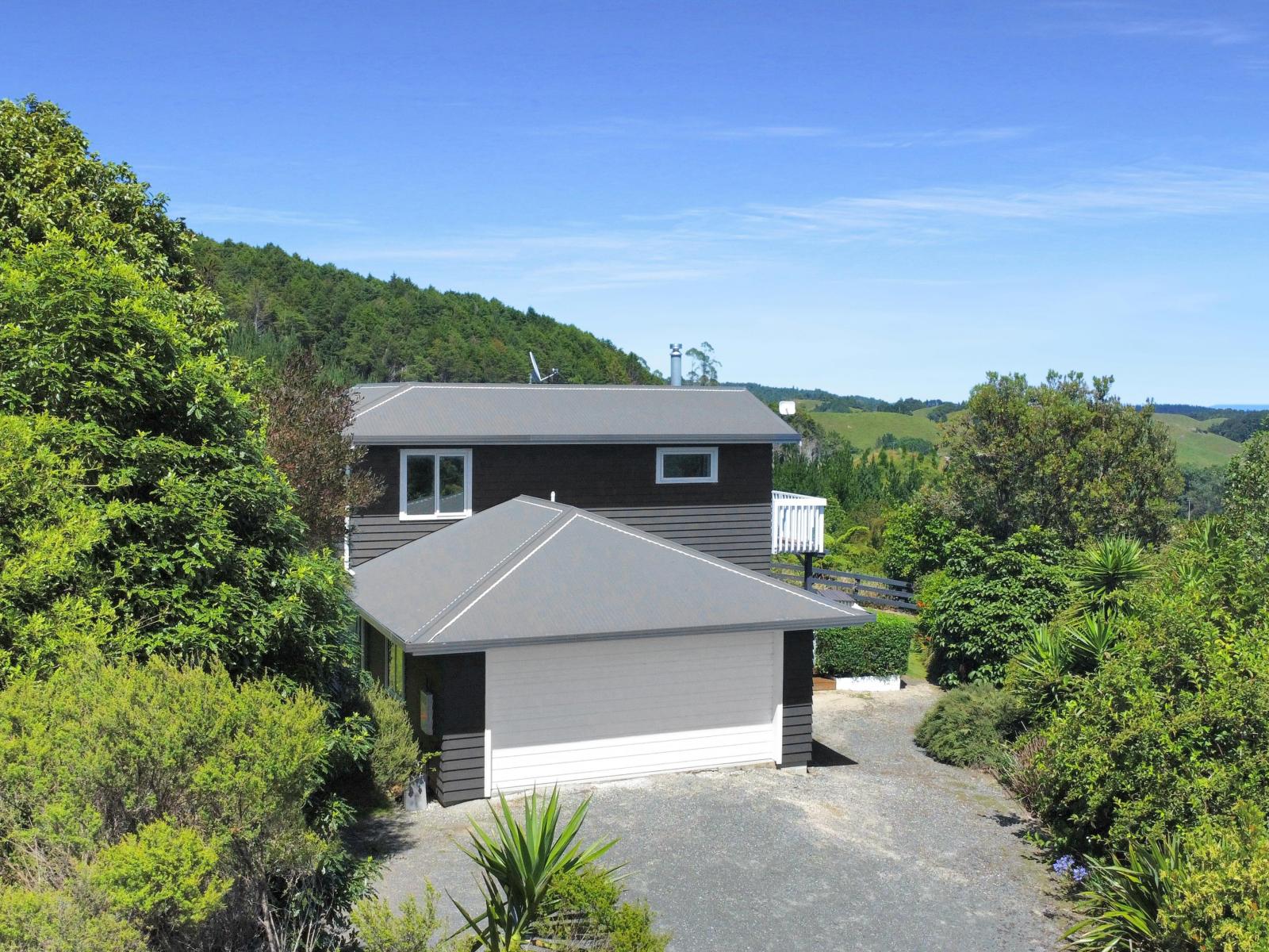 1377E Manawahe Road, Manawahe