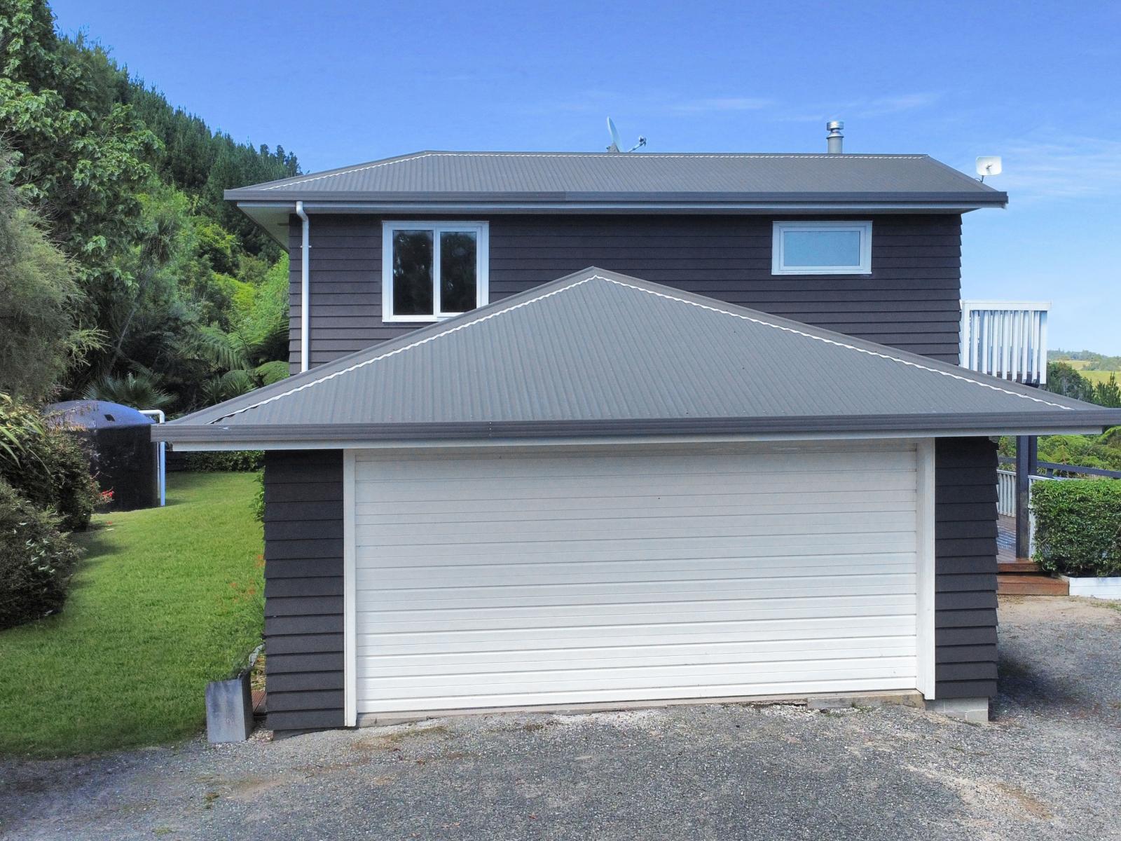 1377E Manawahe Road, Manawahe